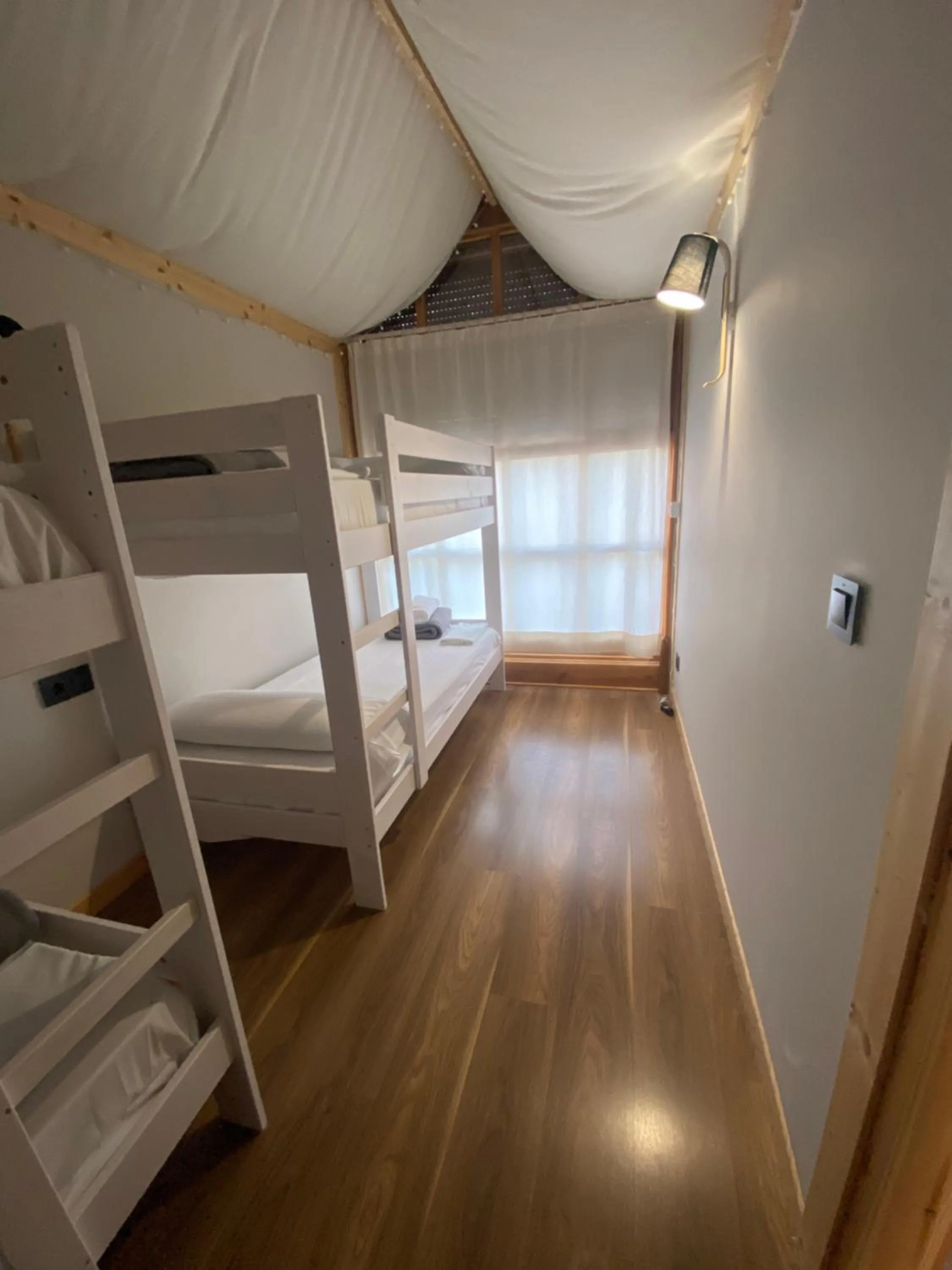 bunk bed, Bed in Albergue Jakue