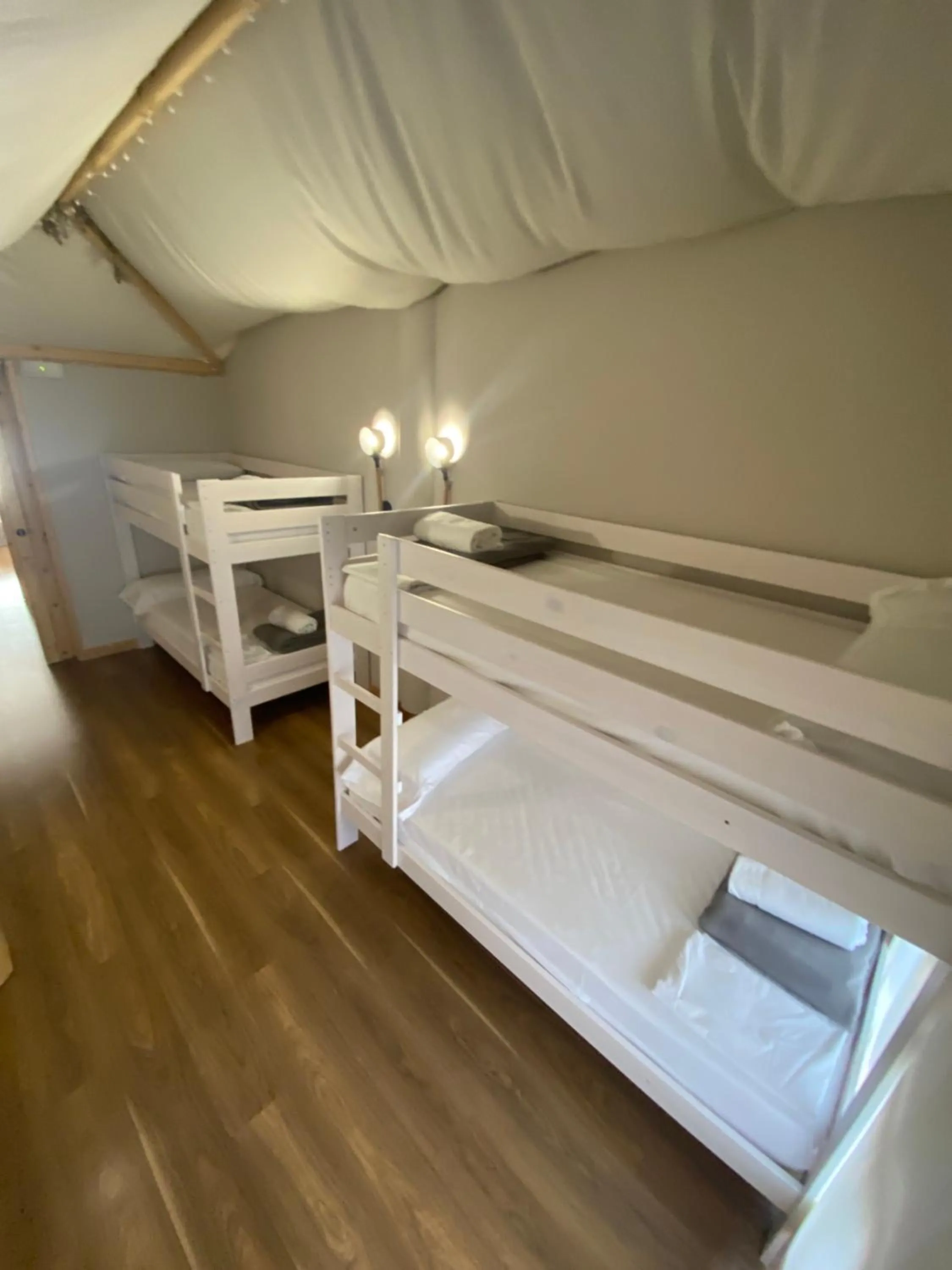 bunk bed, Bed in Albergue Jakue