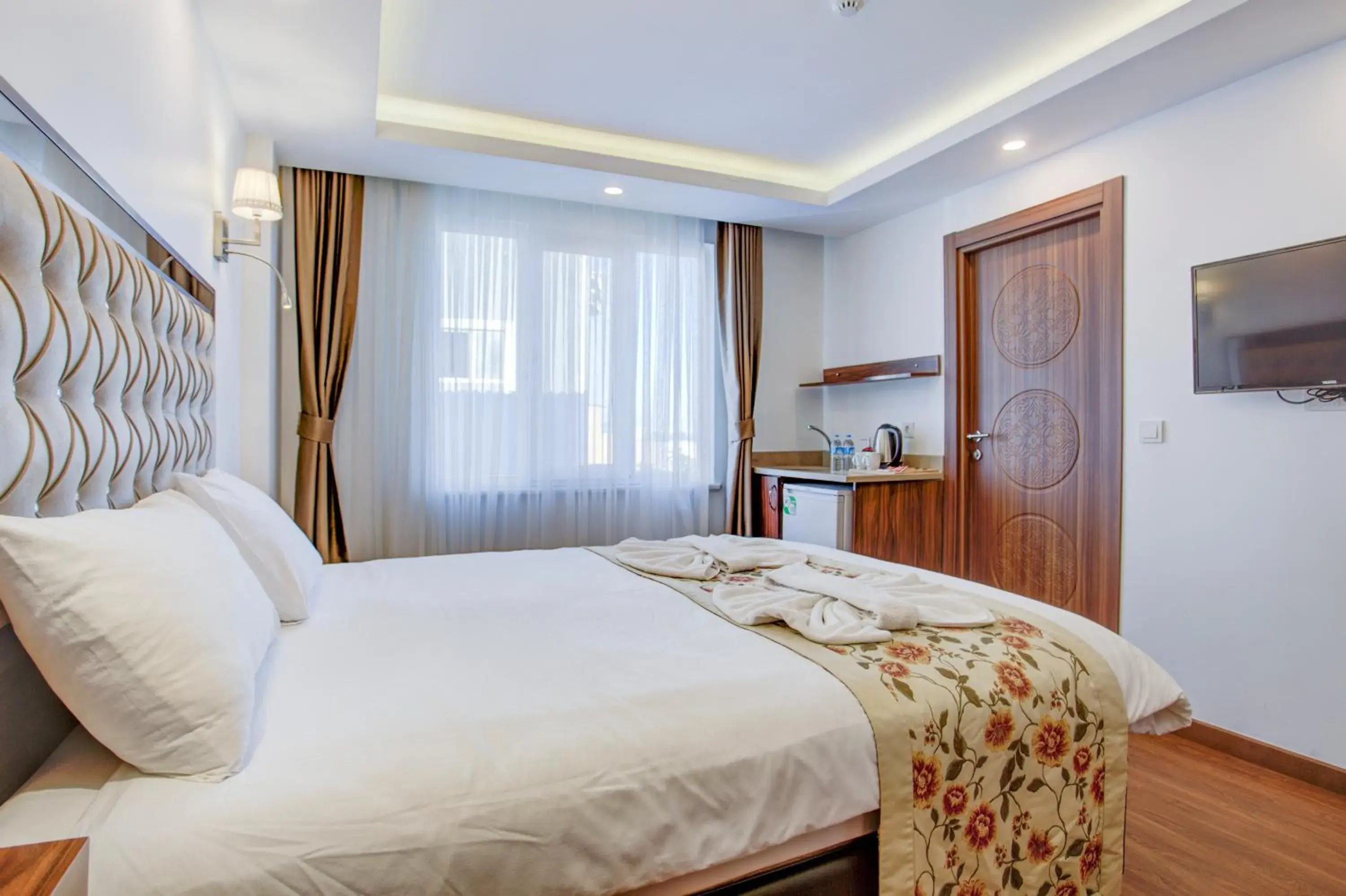 Double Room with Partial Sea View in Violin Hotel Sultanahmet Double Room with Partial Sea View in Violin Hotel Sultanahmet