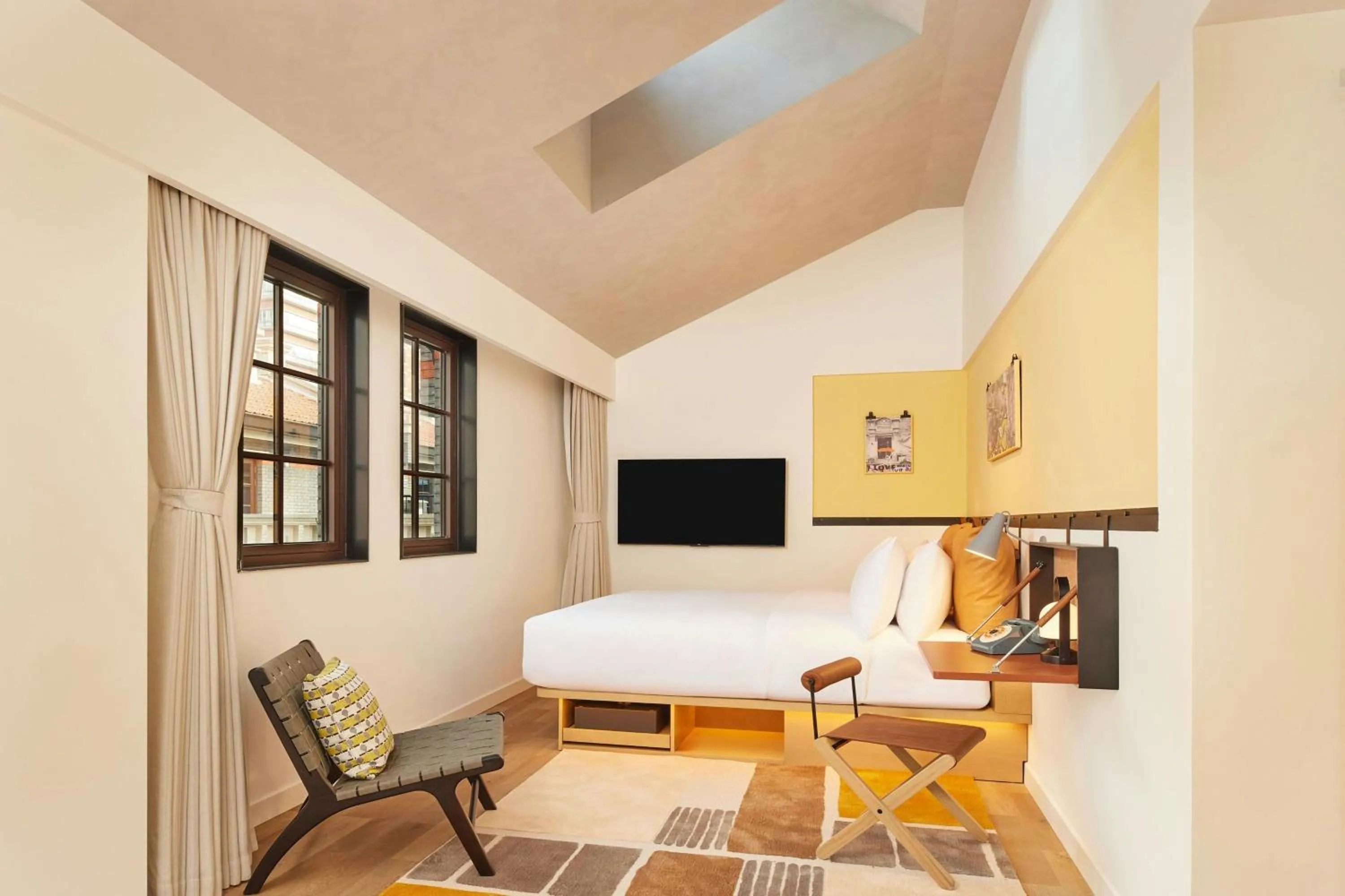 Photo of the whole room, Bed in Moxy Shanghai Putuo