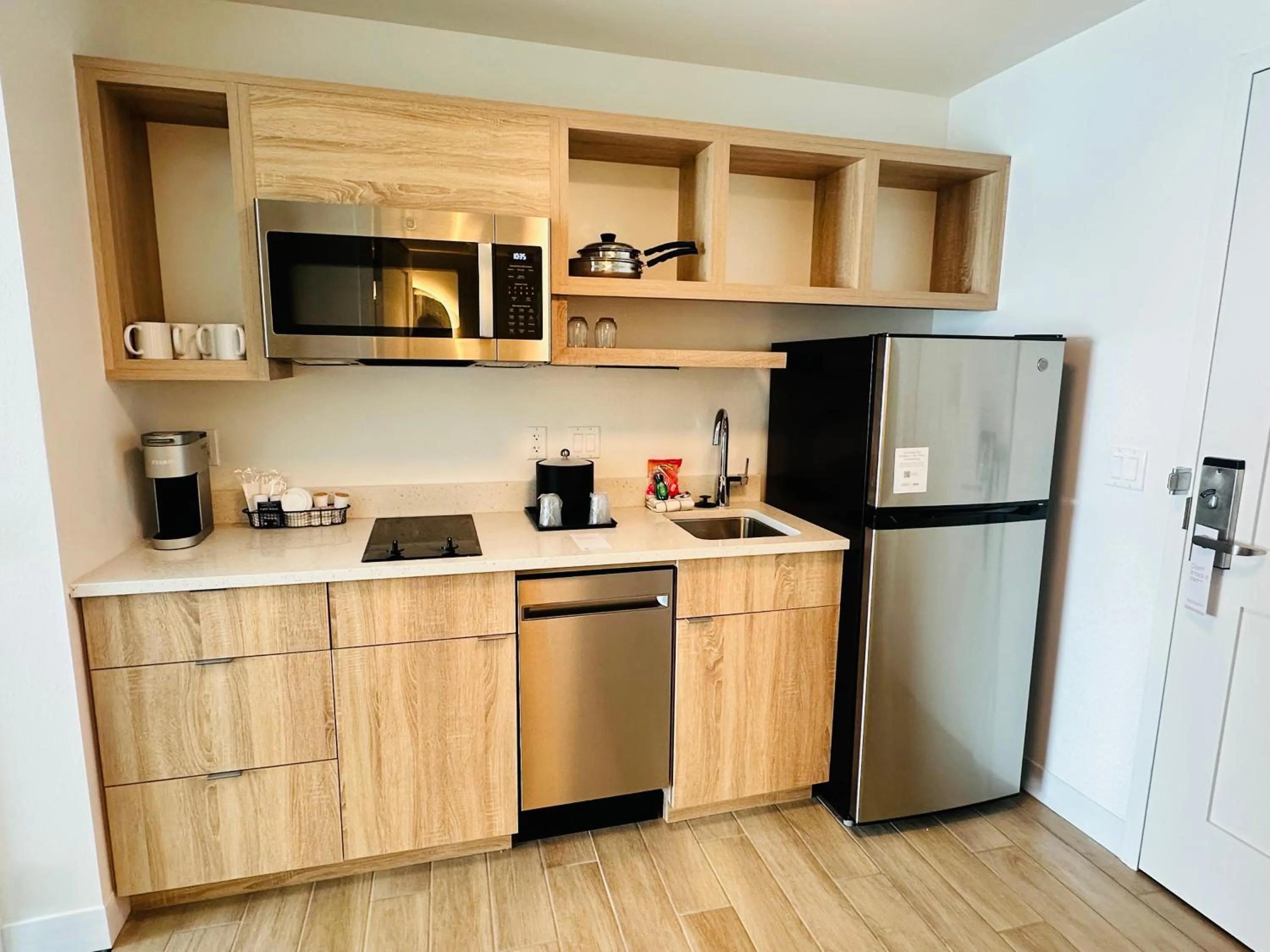 Coffee/tea facilities in TownePlace Suites by Marriott Miramar Beach Destin