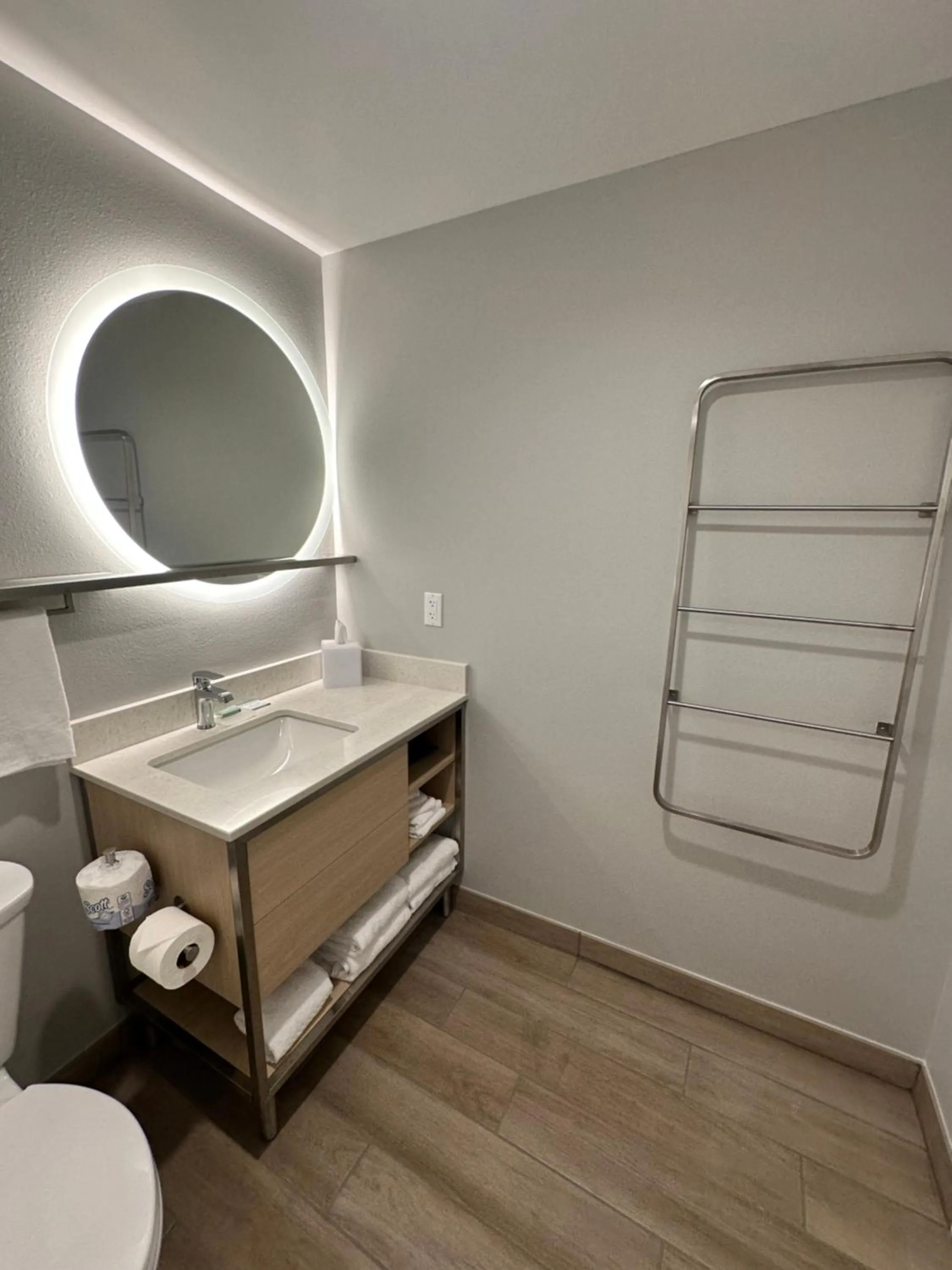 Bathroom, Bed in TownePlace Suites by Marriott Miramar Beach Destin