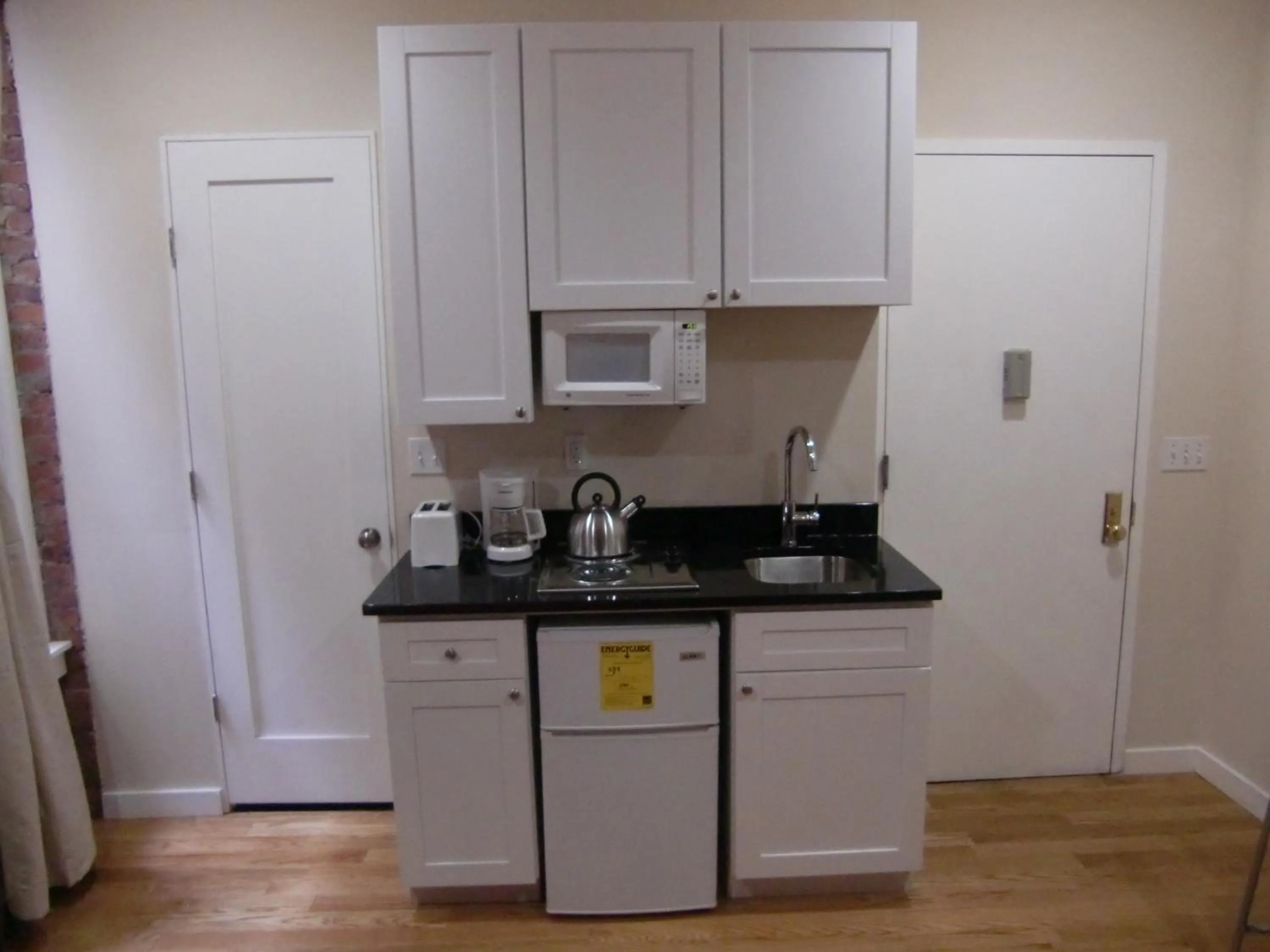 Kitchen or kitchenette in Studios Midtown Manhattan