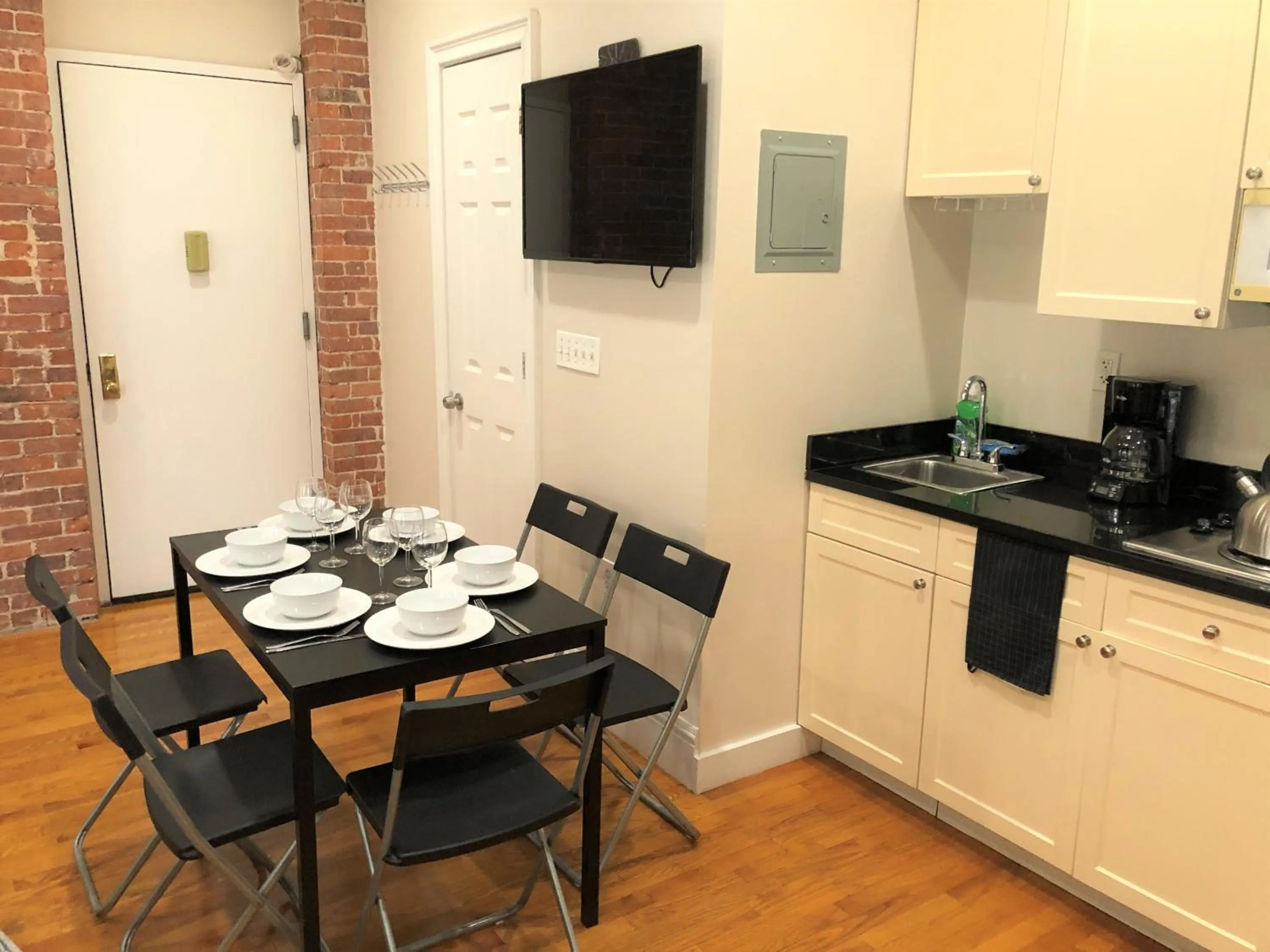 Kitchen or kitchenette in Studios Midtown Manhattan