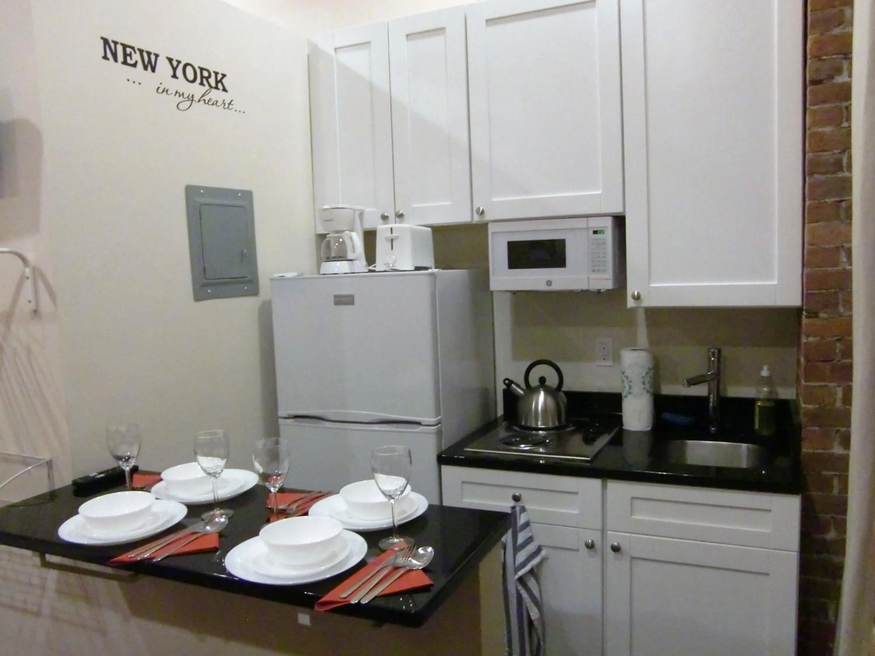 Kitchen or kitchenette in Studios Midtown Manhattan