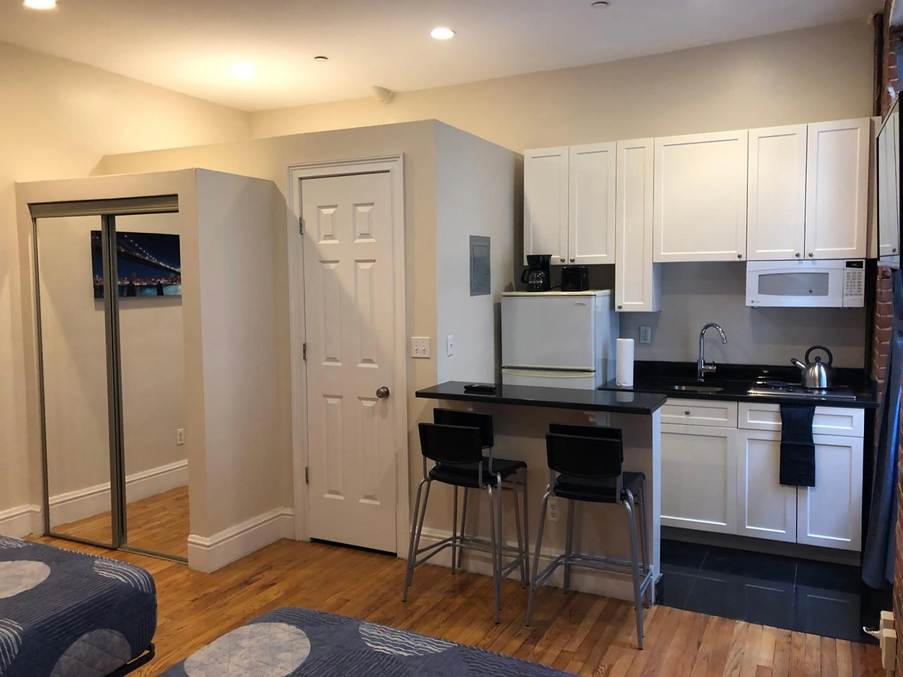 Dining area in Studios Midtown Manhattan