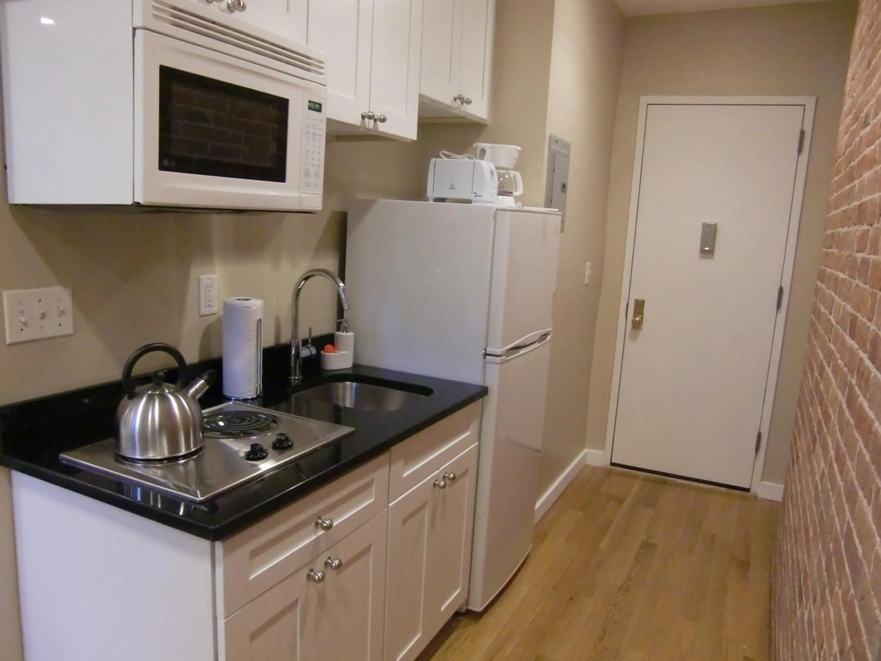 Kitchen or kitchenette in Studios Midtown Manhattan