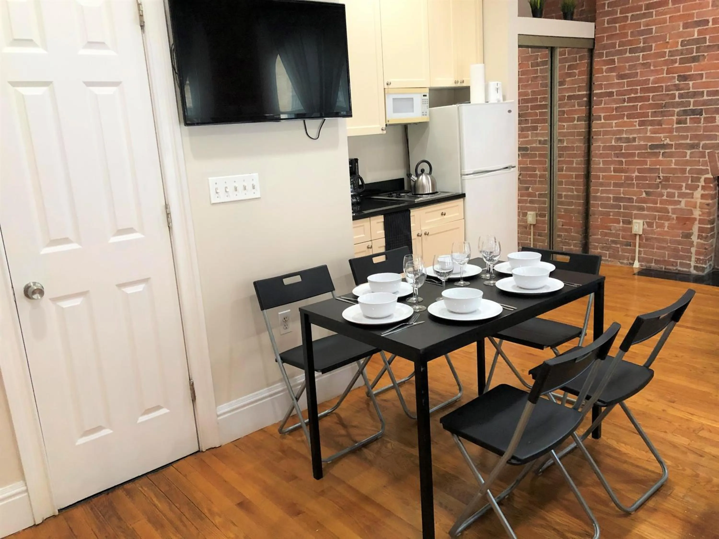 Dining area in Studios Midtown Manhattan
