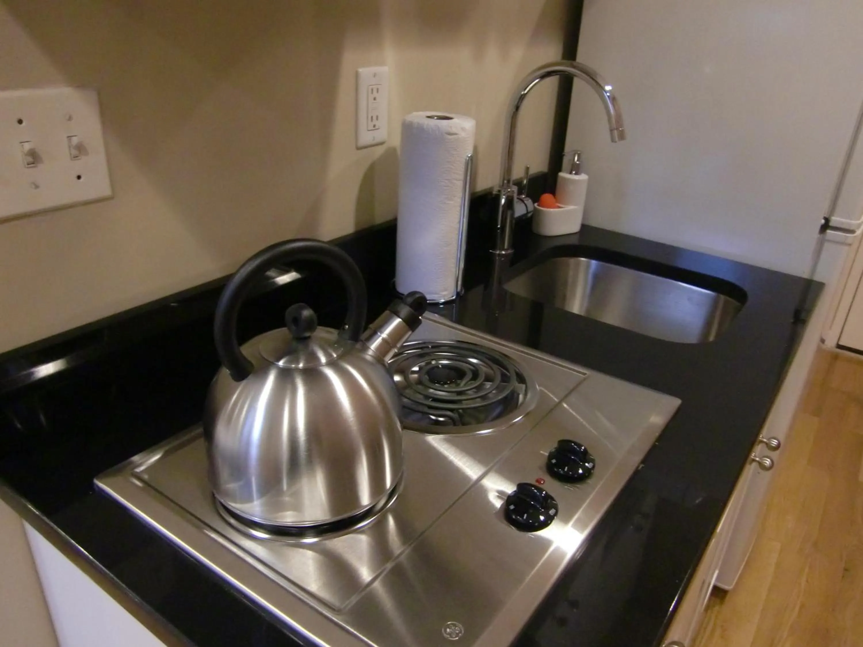 Kitchen or kitchenette in Studios Midtown Manhattan