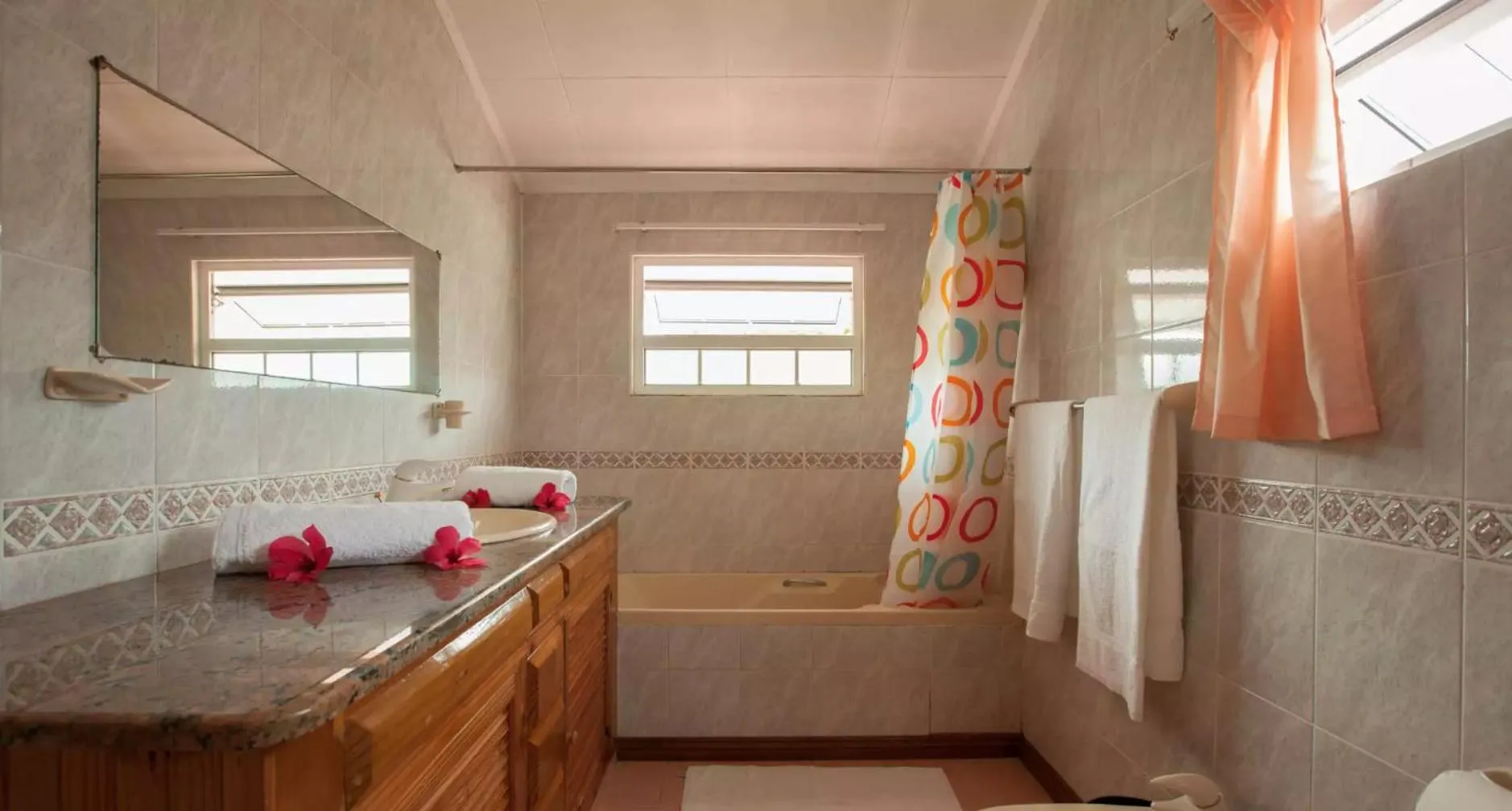 Bathroom, Bed in Villa Confort