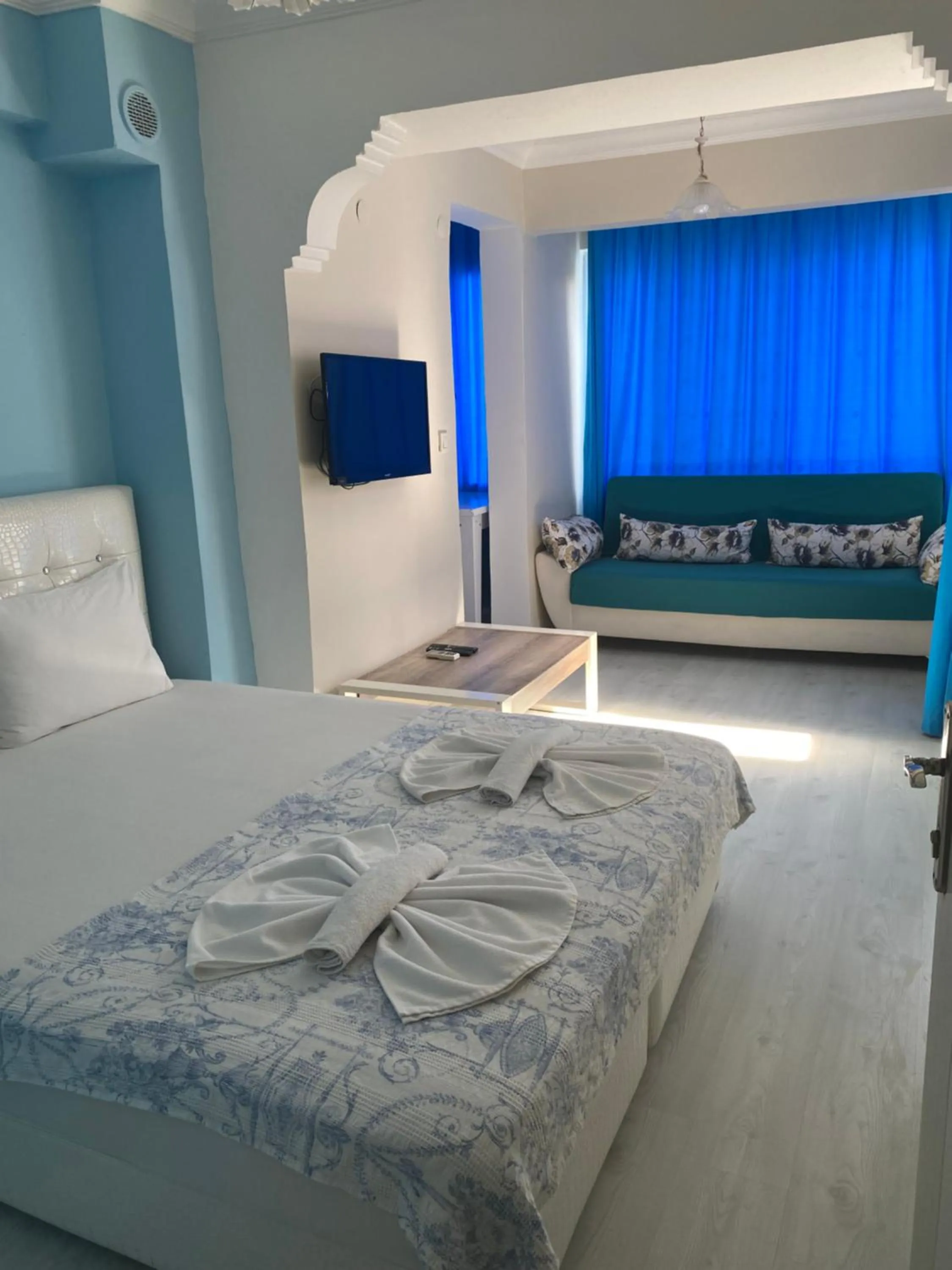 Property building, Bed in Mavi Butik Apart