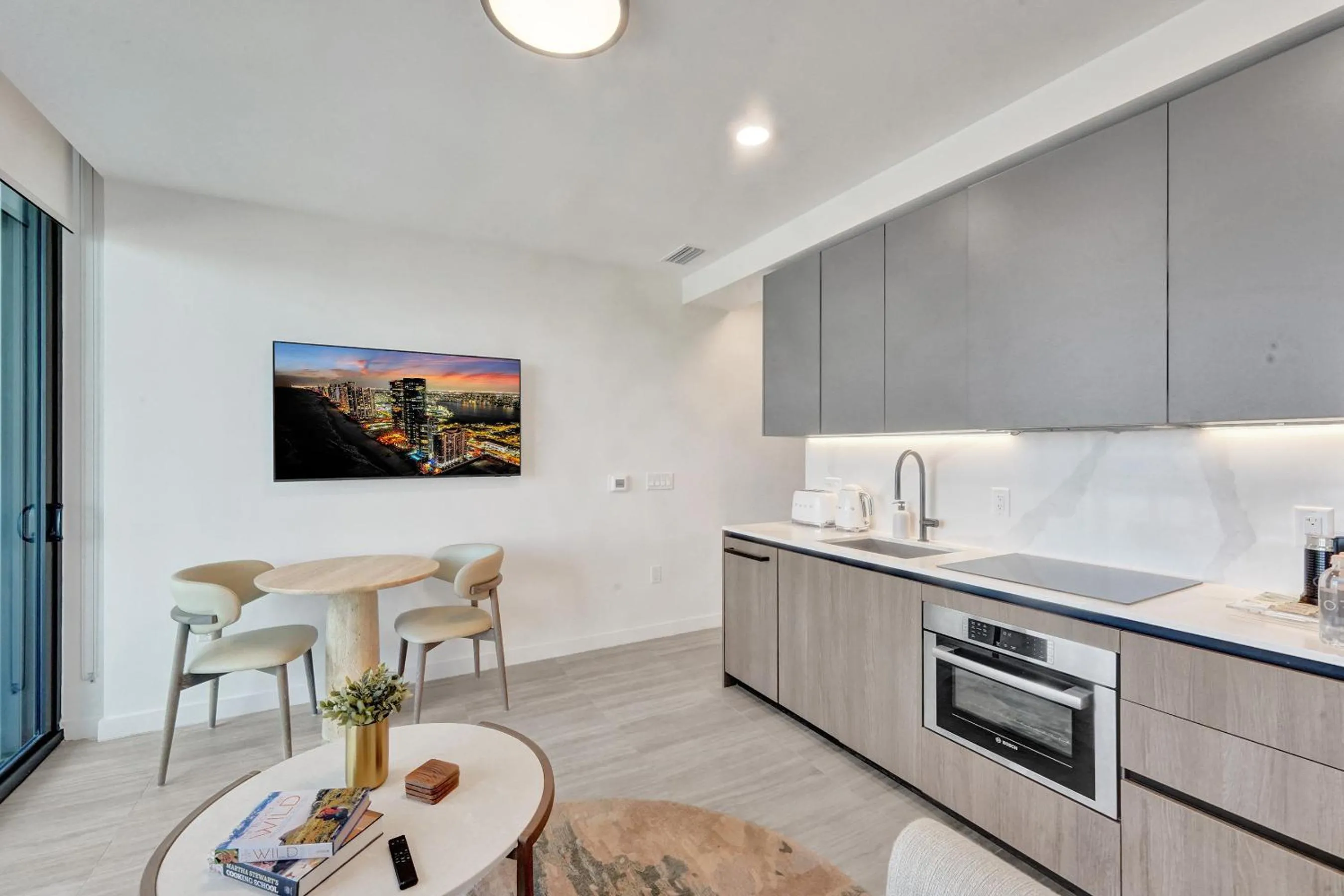 Kitchen or kitchenette in 72 Park by Nomada Residences