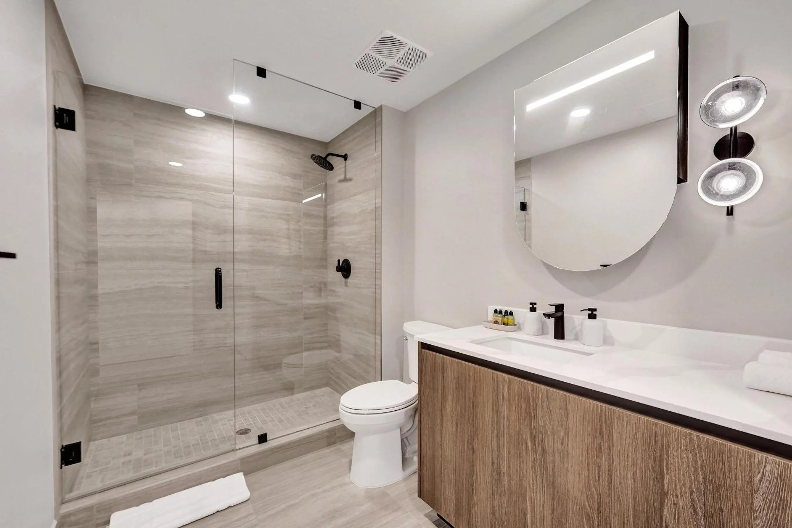 Bathroom in 72 Park by Nomada Residences