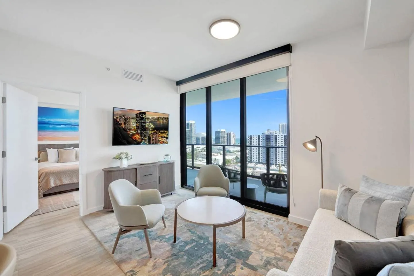 Living room in 72 Park by Nomada Residences