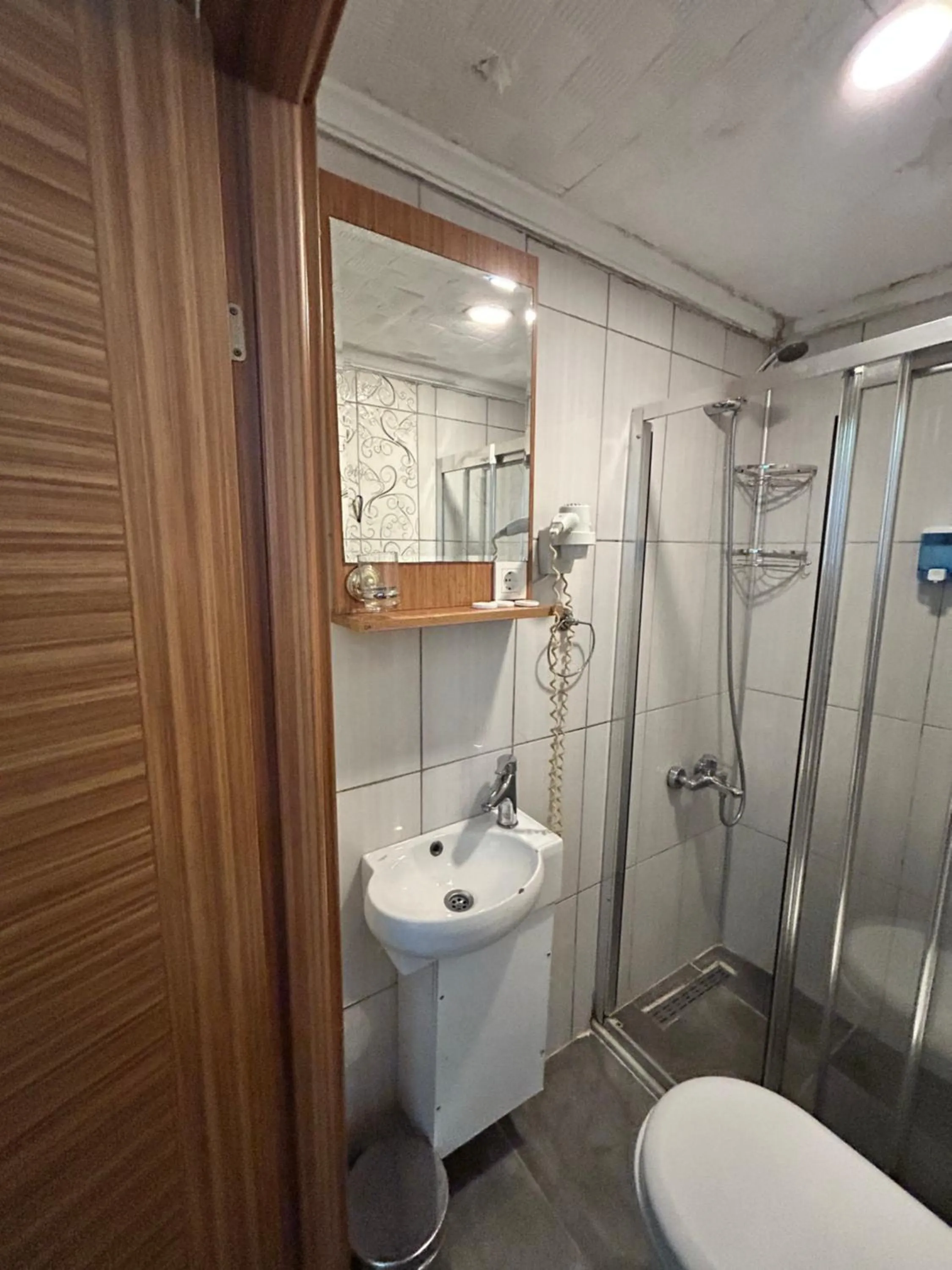 Shower in Viva Sirkeci Butik Hotel