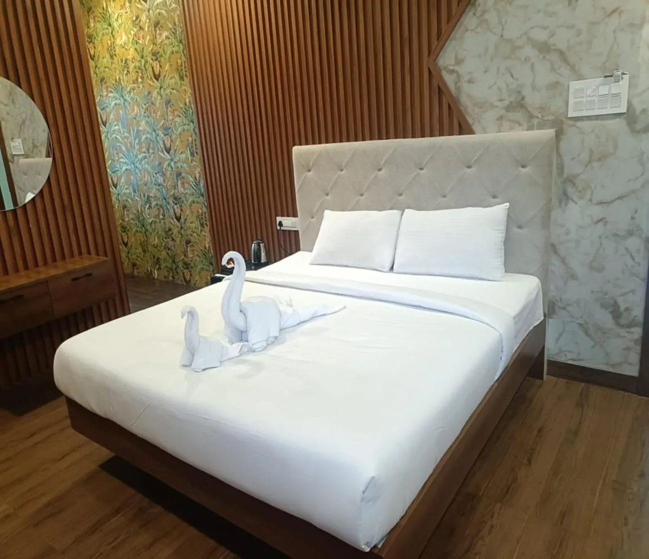 Photo of the whole room, Bed in Winners Hill Resorts