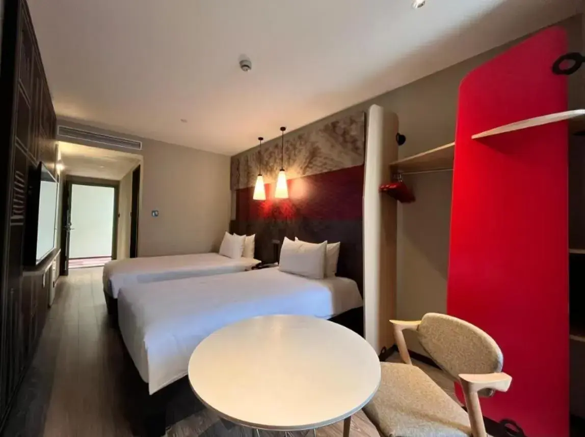 Standard Twin Room in ibis Shanghai International Tourism Resort Xiupu Road Standard Twin Room in ibis Shanghai International Tourism Resort Xiupu Road