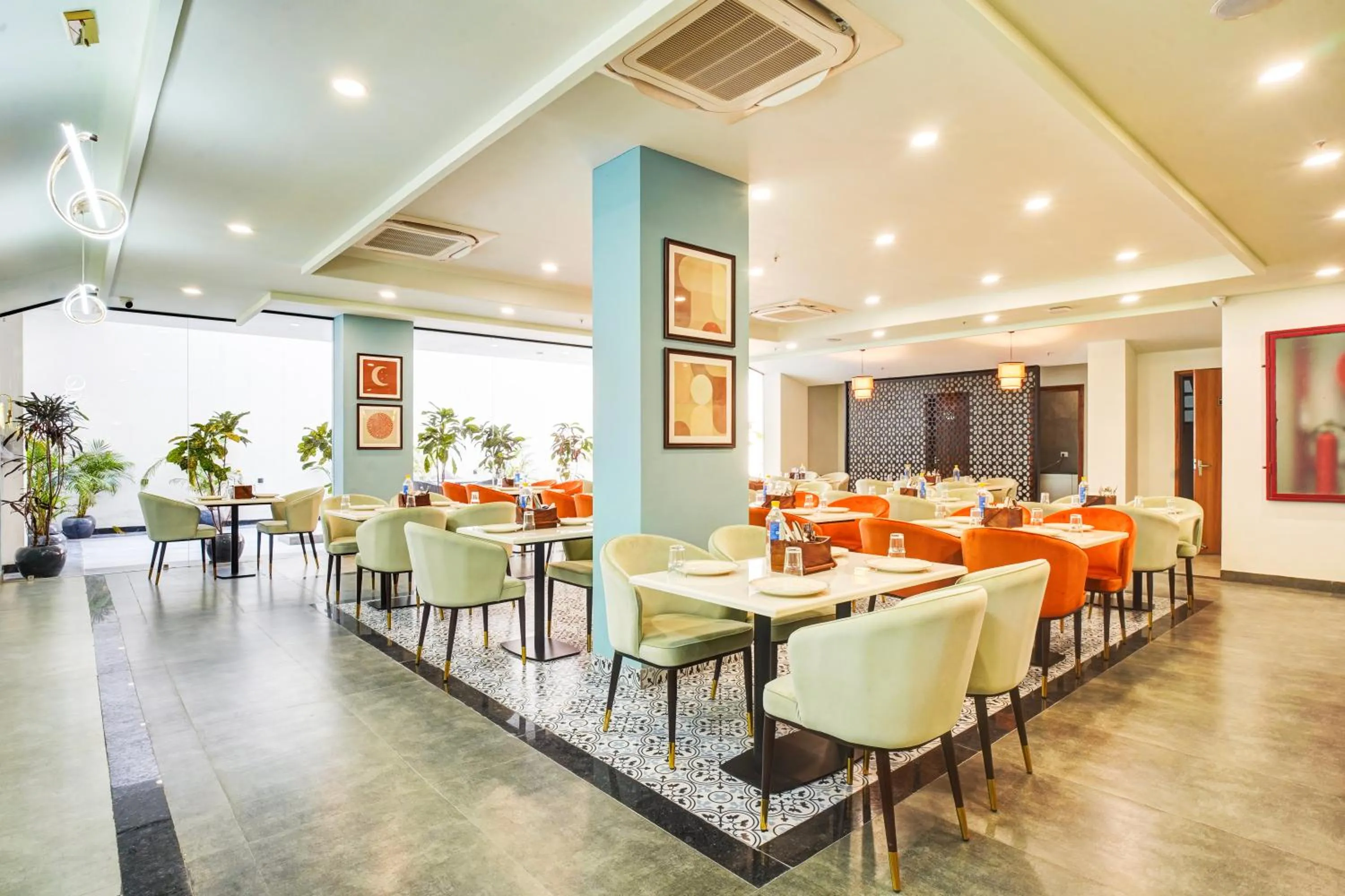 Restaurant/places to eat in Saltstayz Premier - Arjun Marg