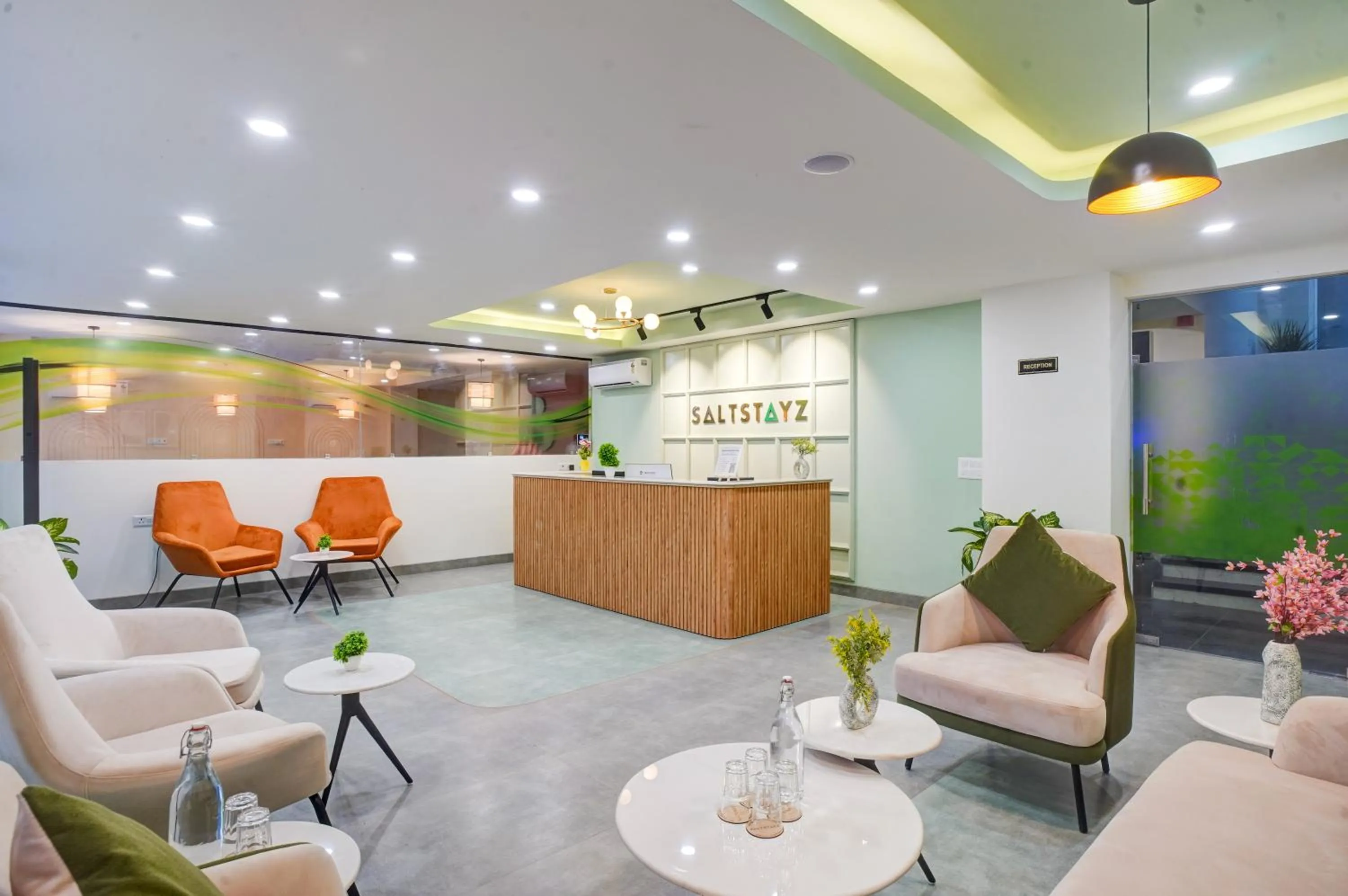Lobby or reception in Saltstayz Premier - Arjun Marg