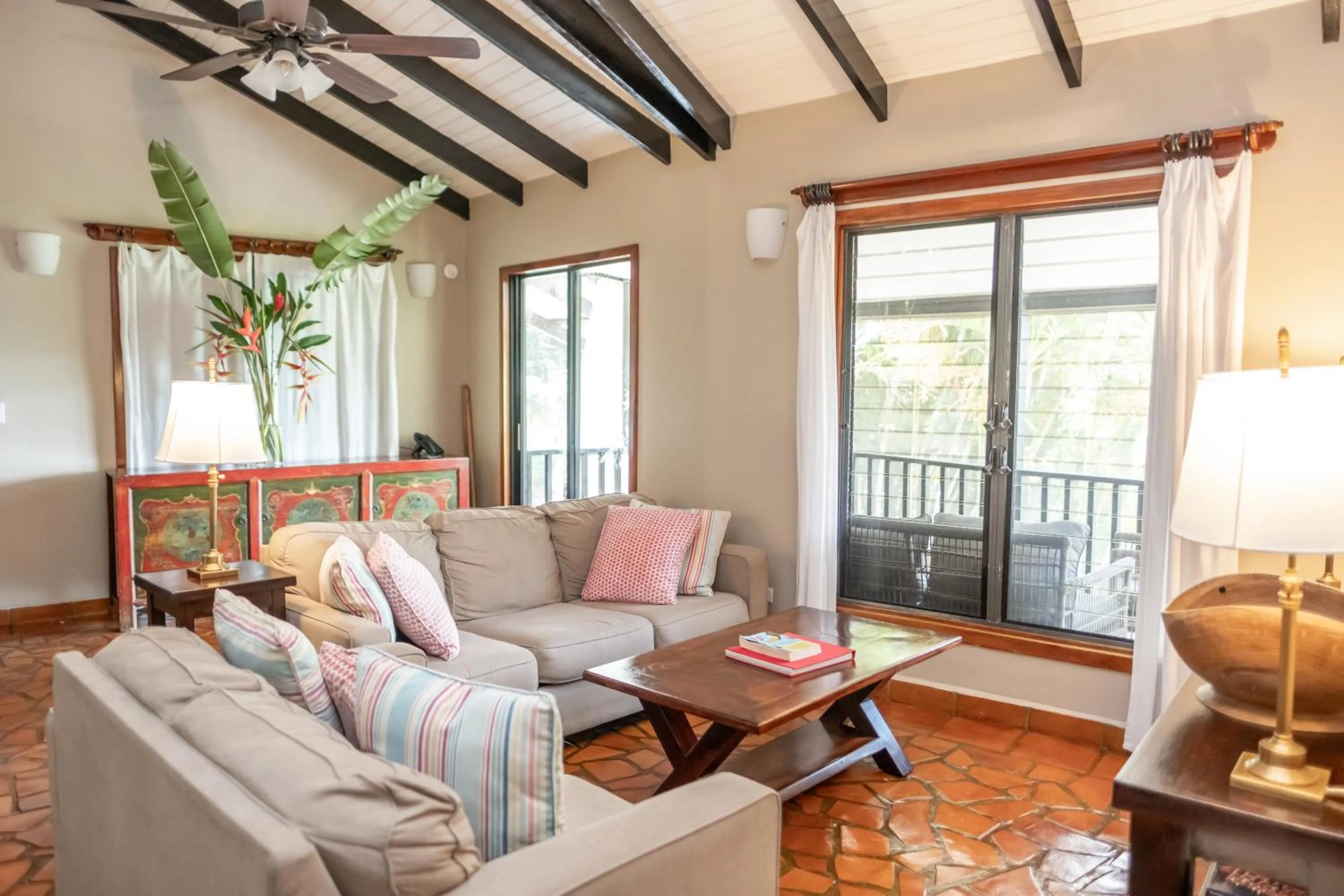Living room in Copal Tree Lodge a Muy'Ono Resort