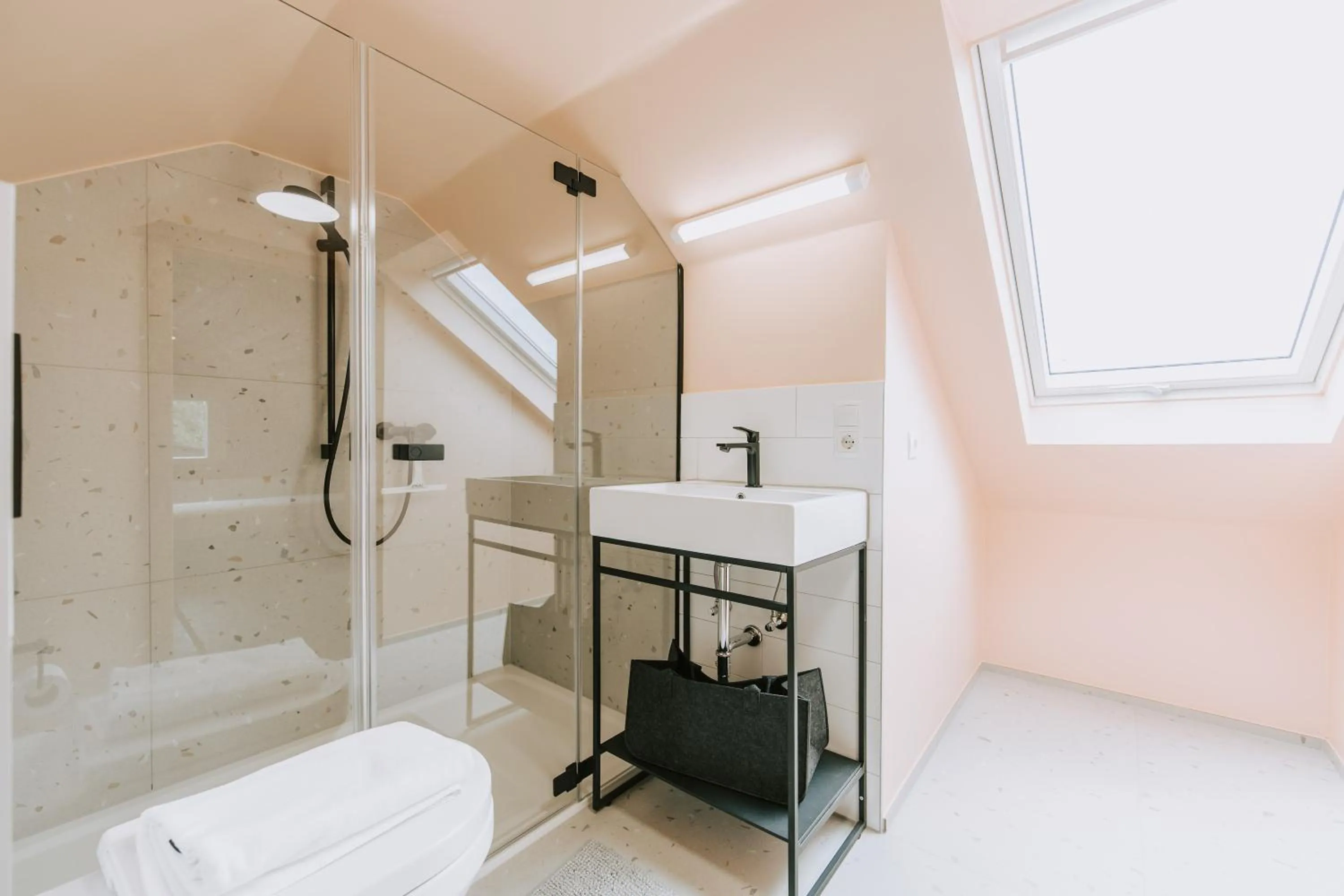 Shower in Velotique Hotel Angelika - Self-Check-in