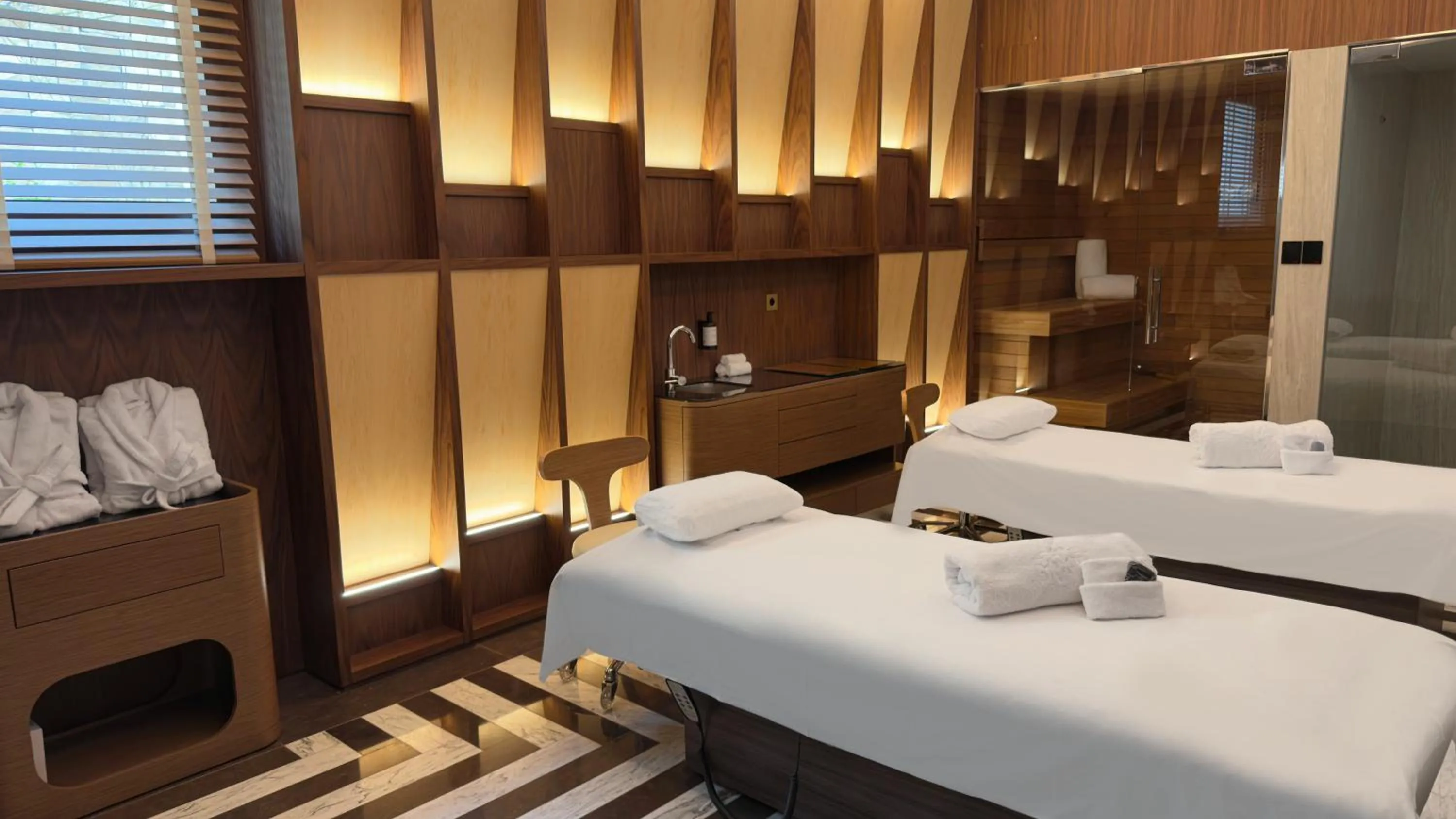 Massage, Bed in ZEM Wellness Clinic Altea - 5 Stars Grand Luxury
