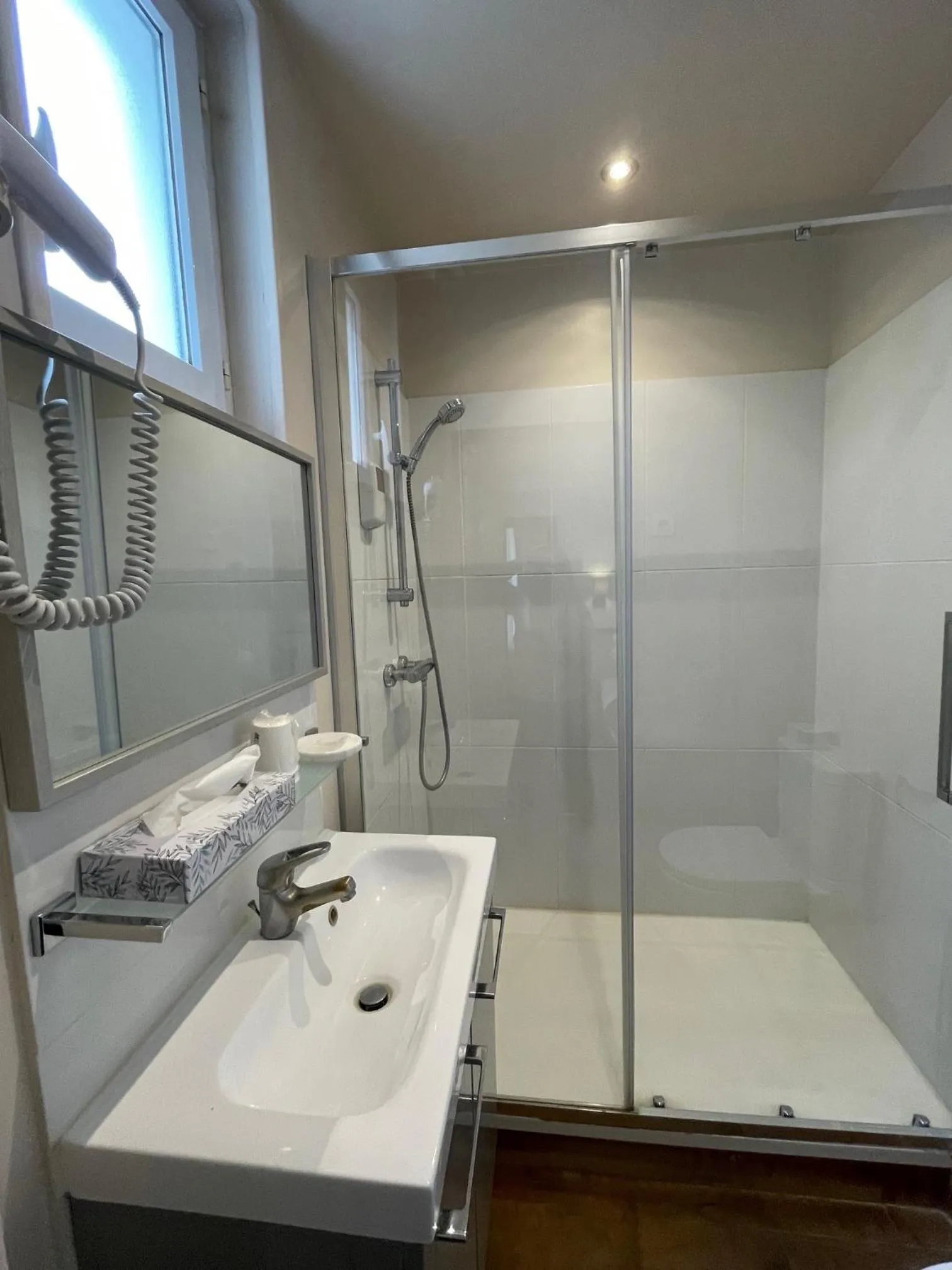 Shower in Adonis Cottage la Baule