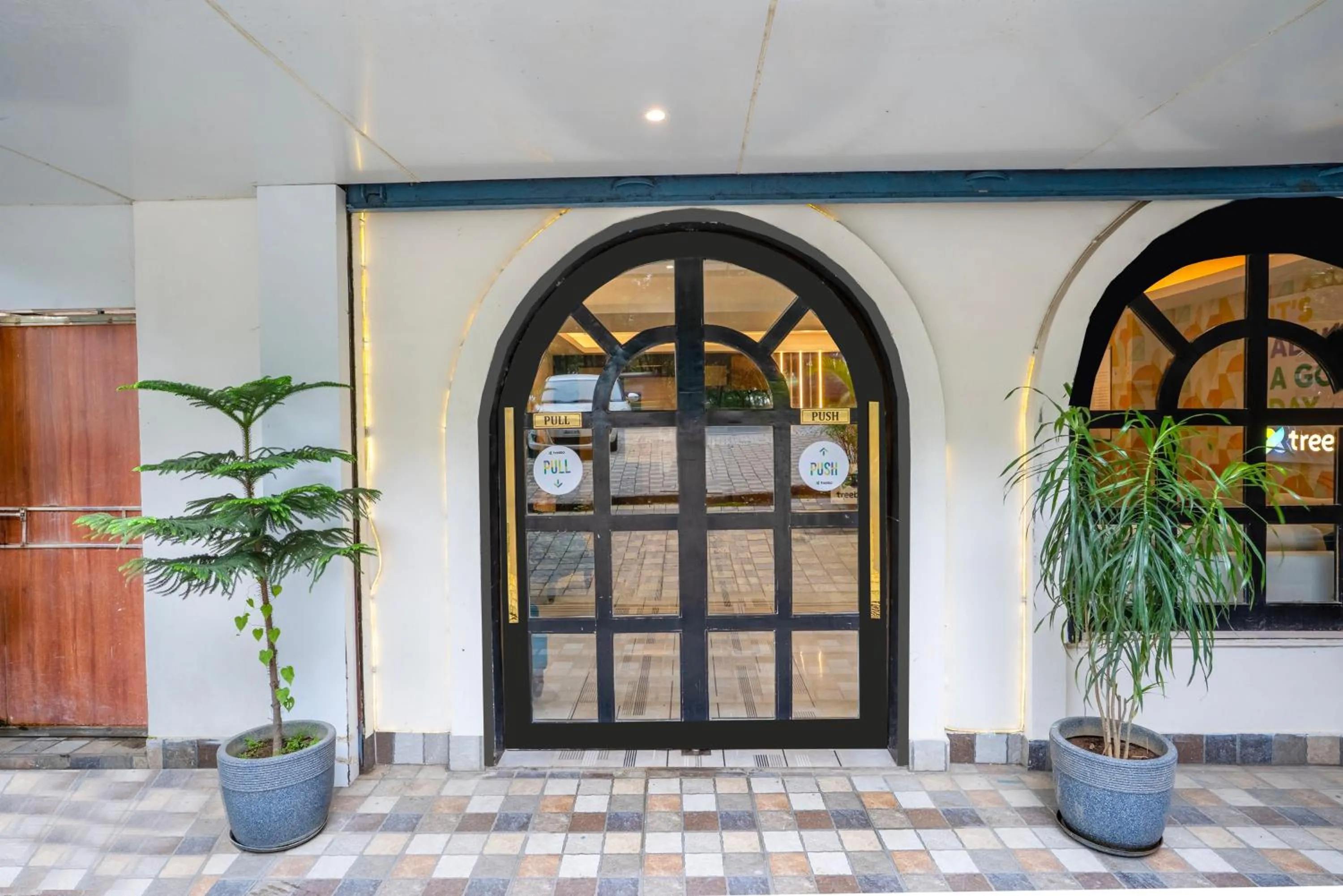 Facade/entrance in Treebo Golden Leaf