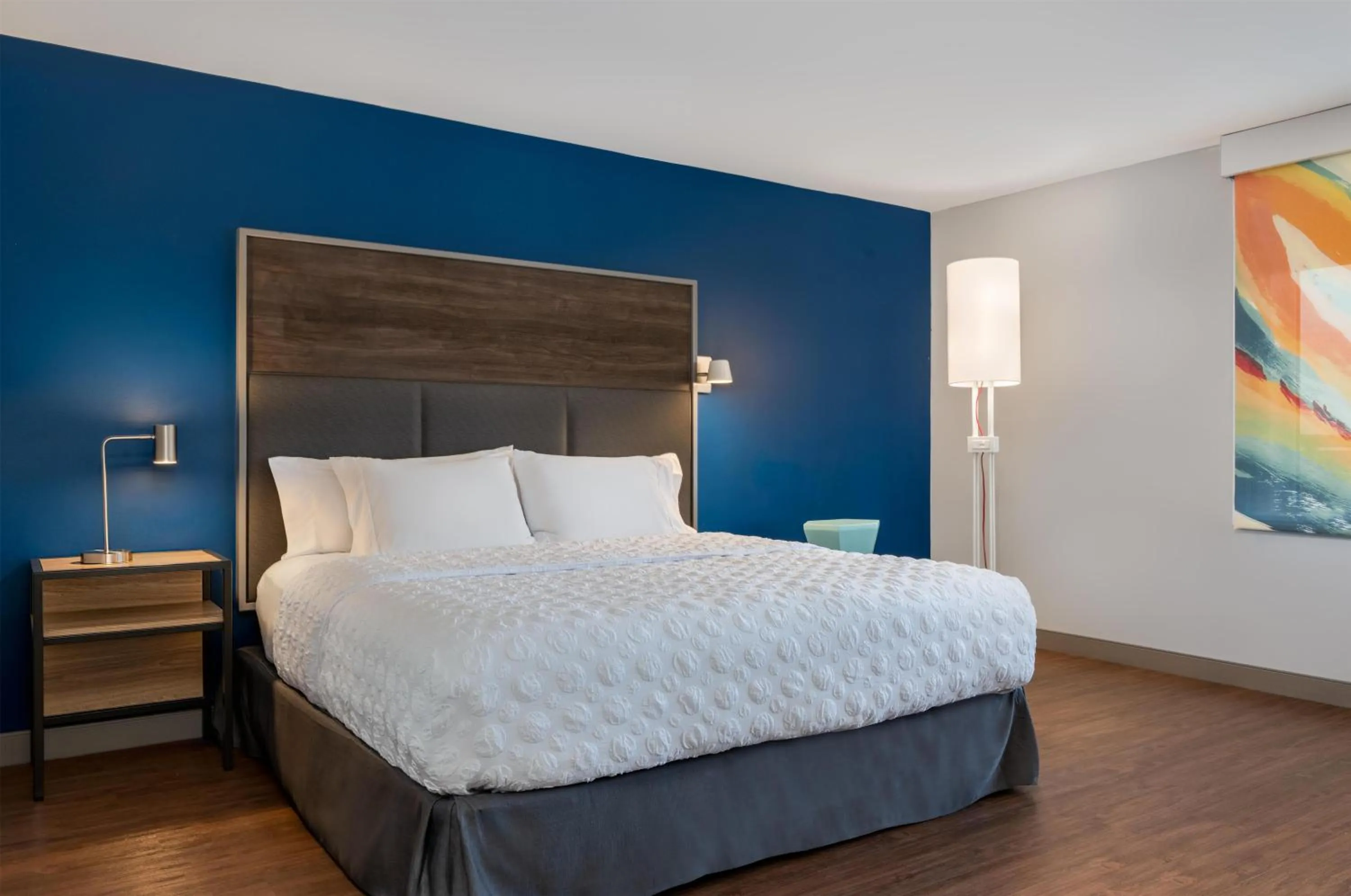 Bed in Tru By Hilton Battle Creek