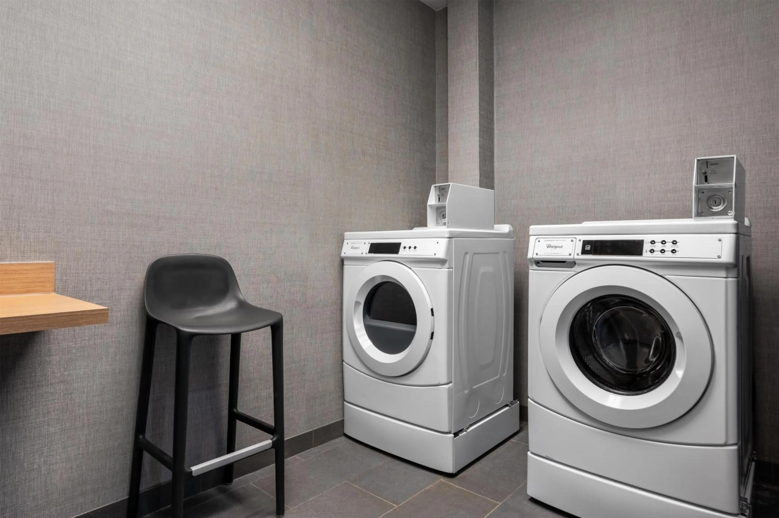 laundry in Tru By Hilton Battle Creek