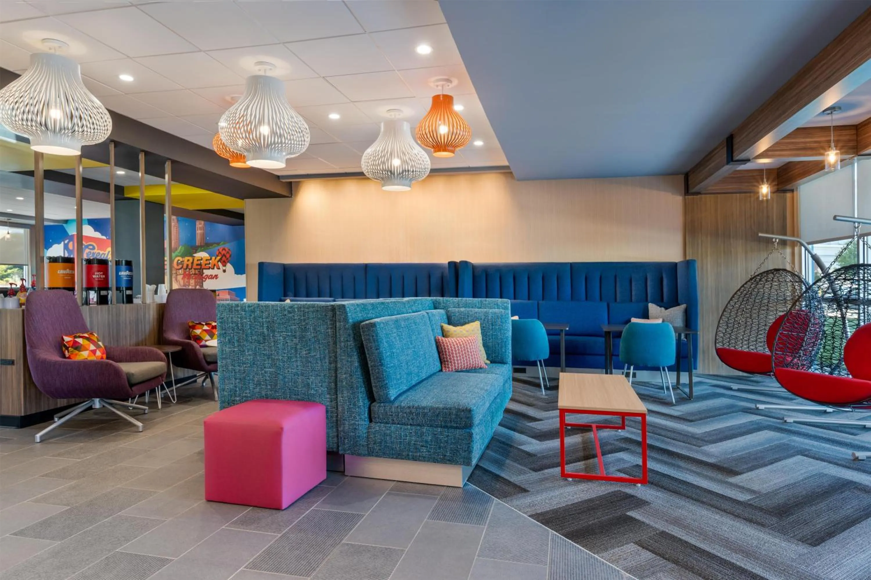 Lobby or reception in Tru By Hilton Battle Creek