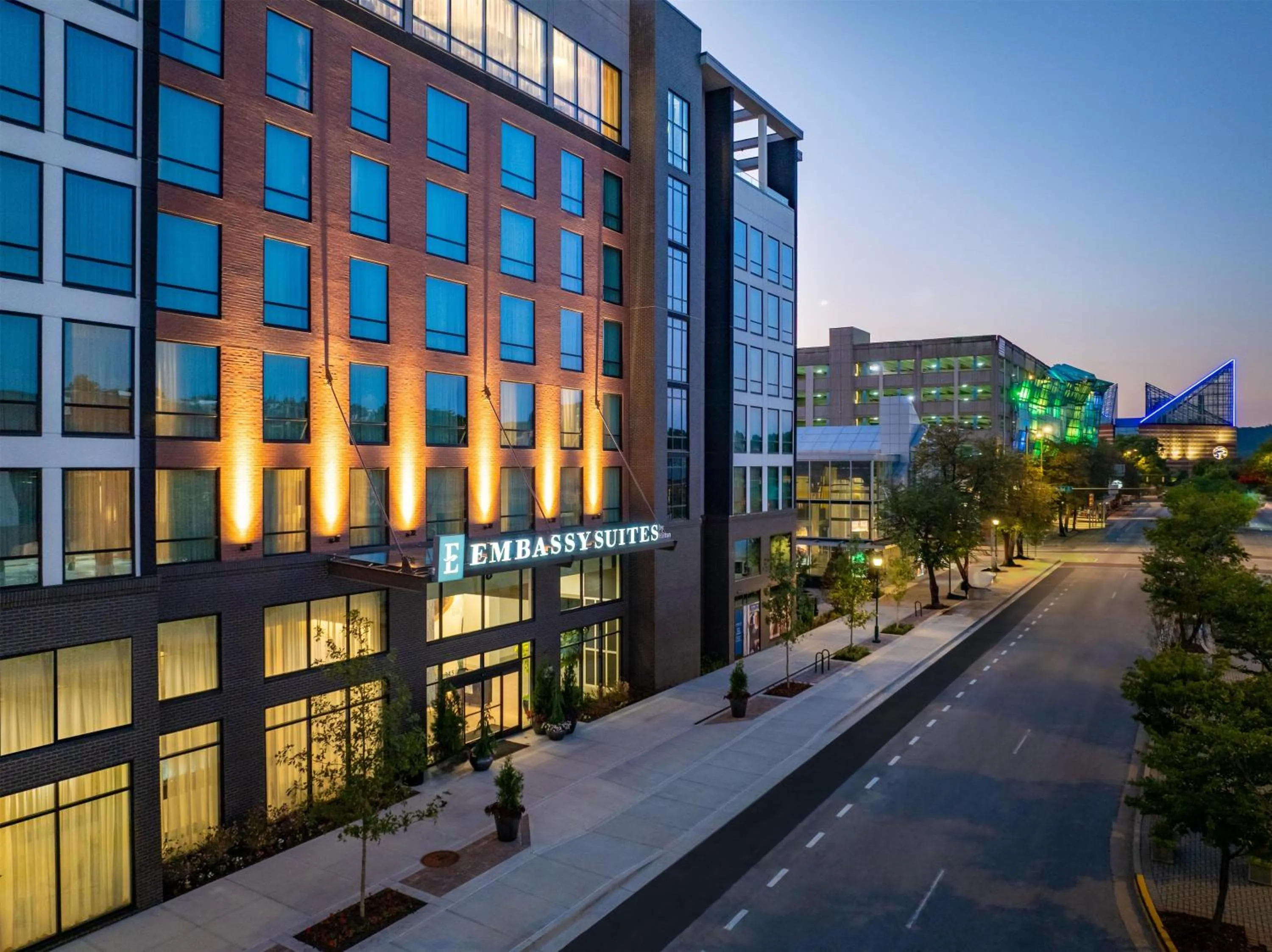 Property building in Embassy Suites By Hilton Chattanooga Downtown