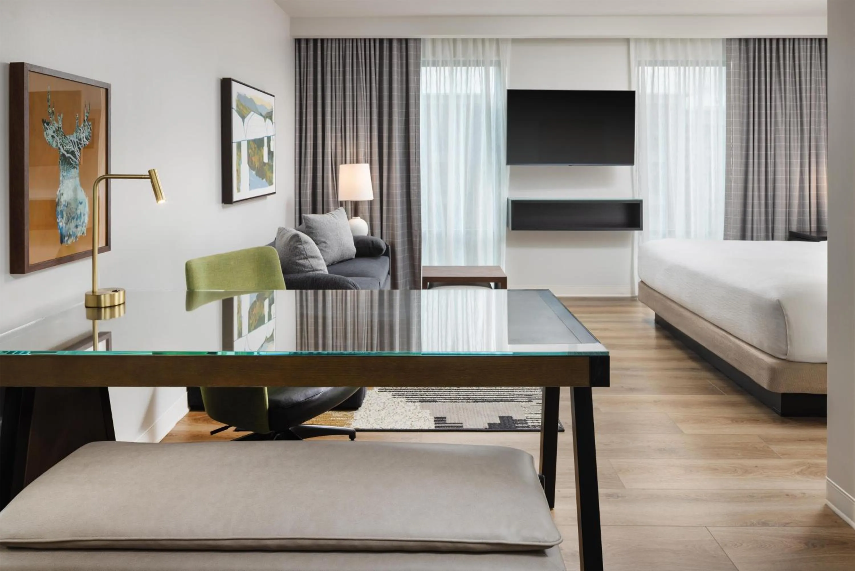 Living room, Bed in Embassy Suites By Hilton Chattanooga Downtown