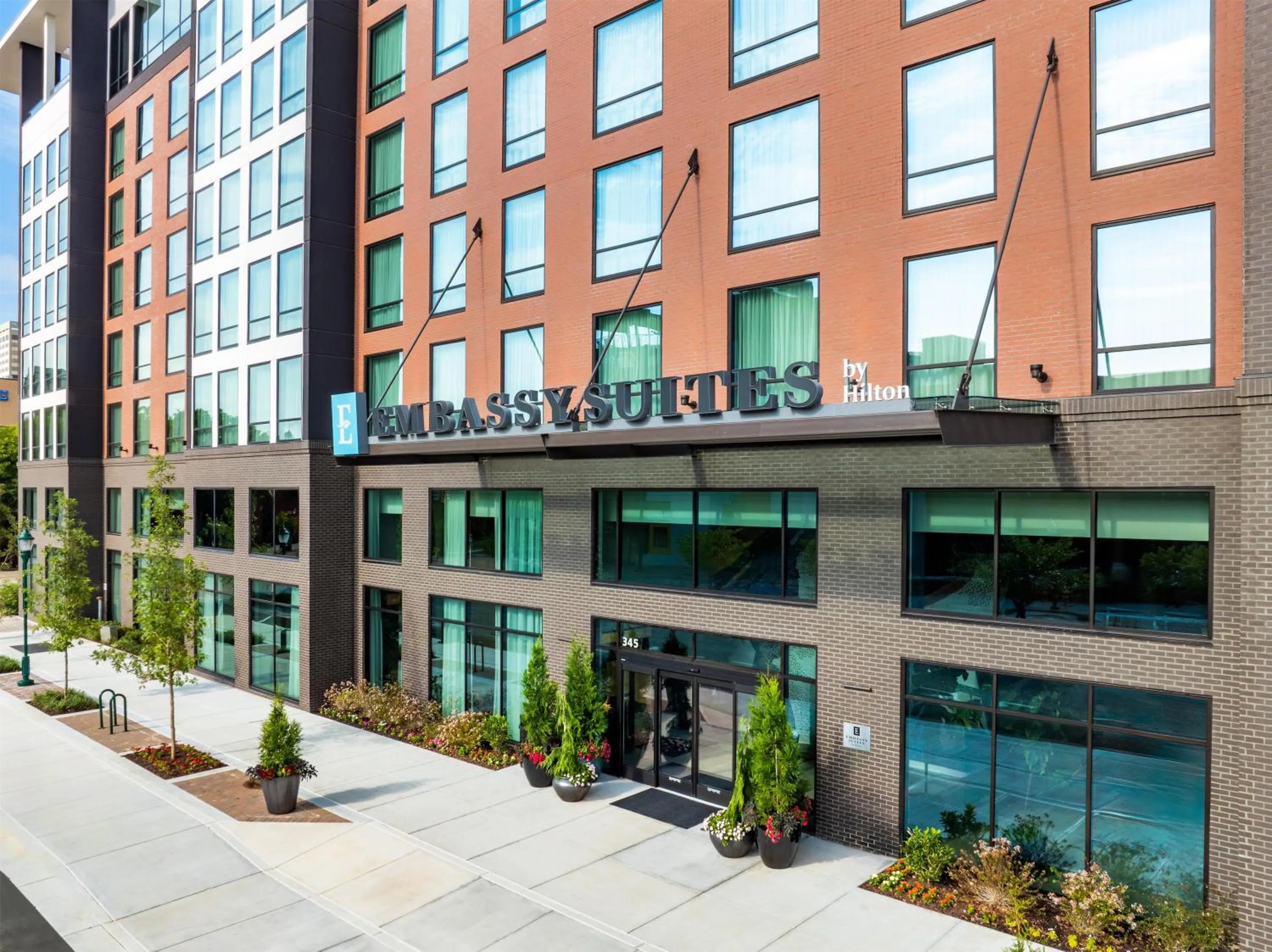 Property building in Embassy Suites By Hilton Chattanooga Downtown