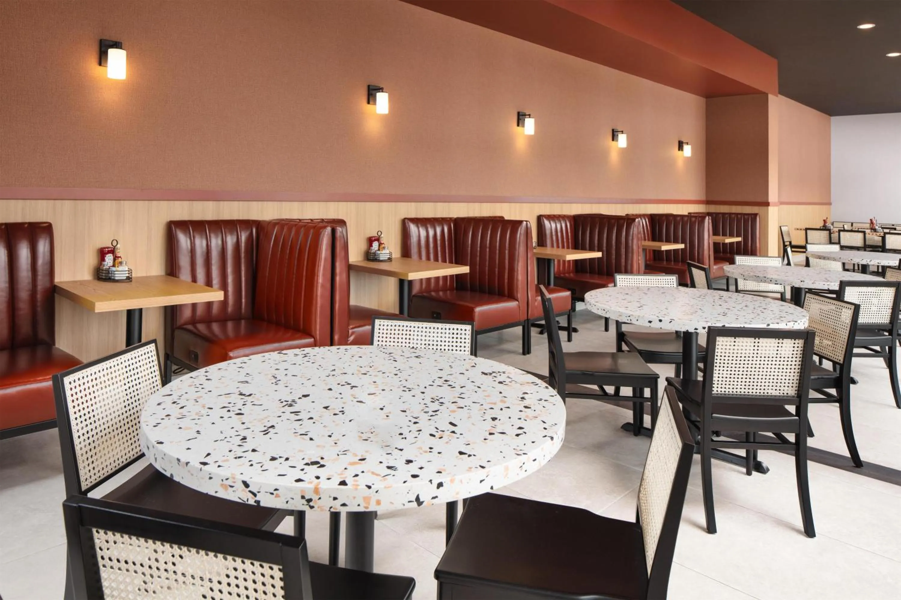 Restaurant/places to eat in Embassy Suites By Hilton Chattanooga Downtown