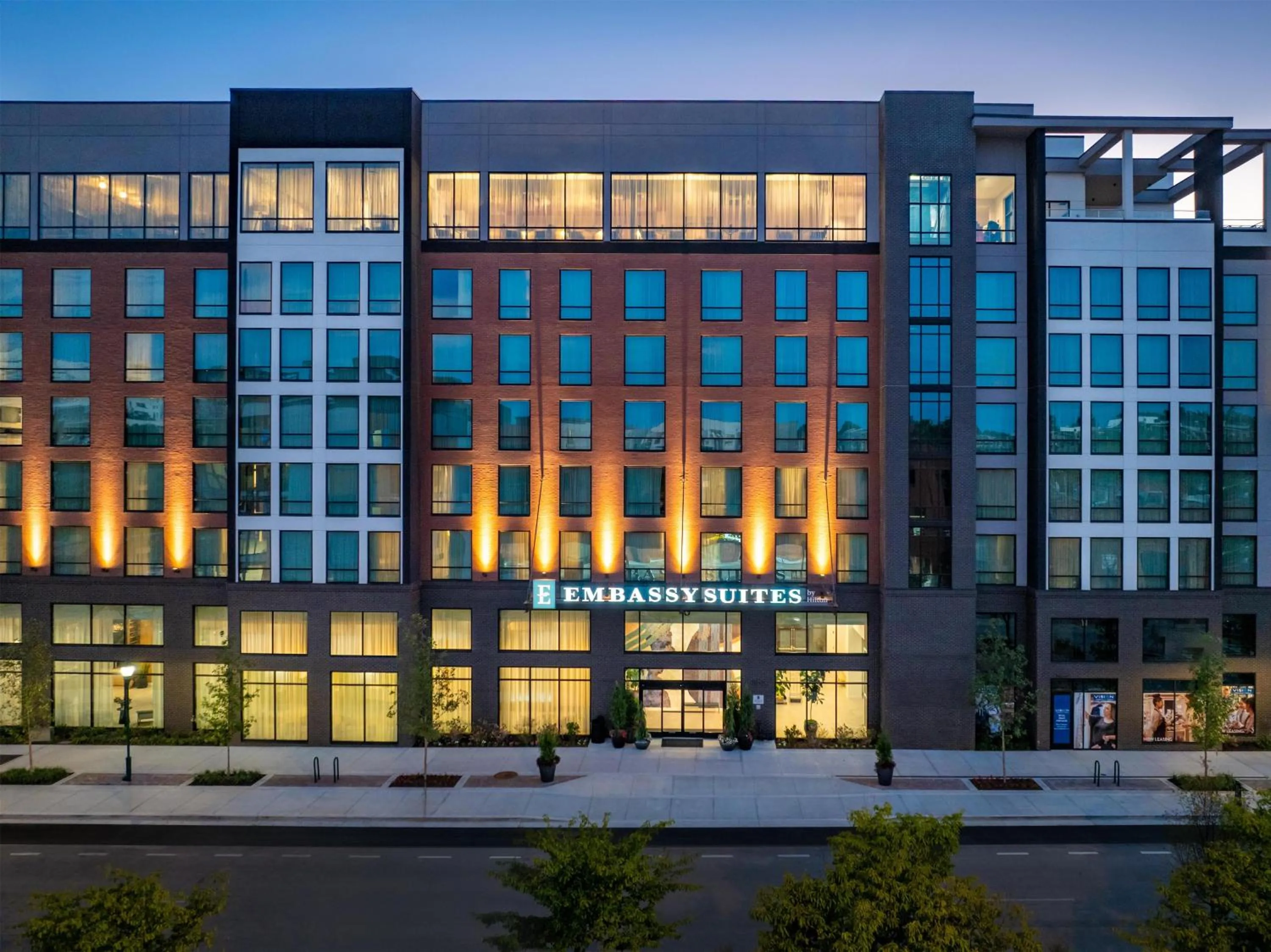 Property building in Embassy Suites By Hilton Chattanooga Downtown
