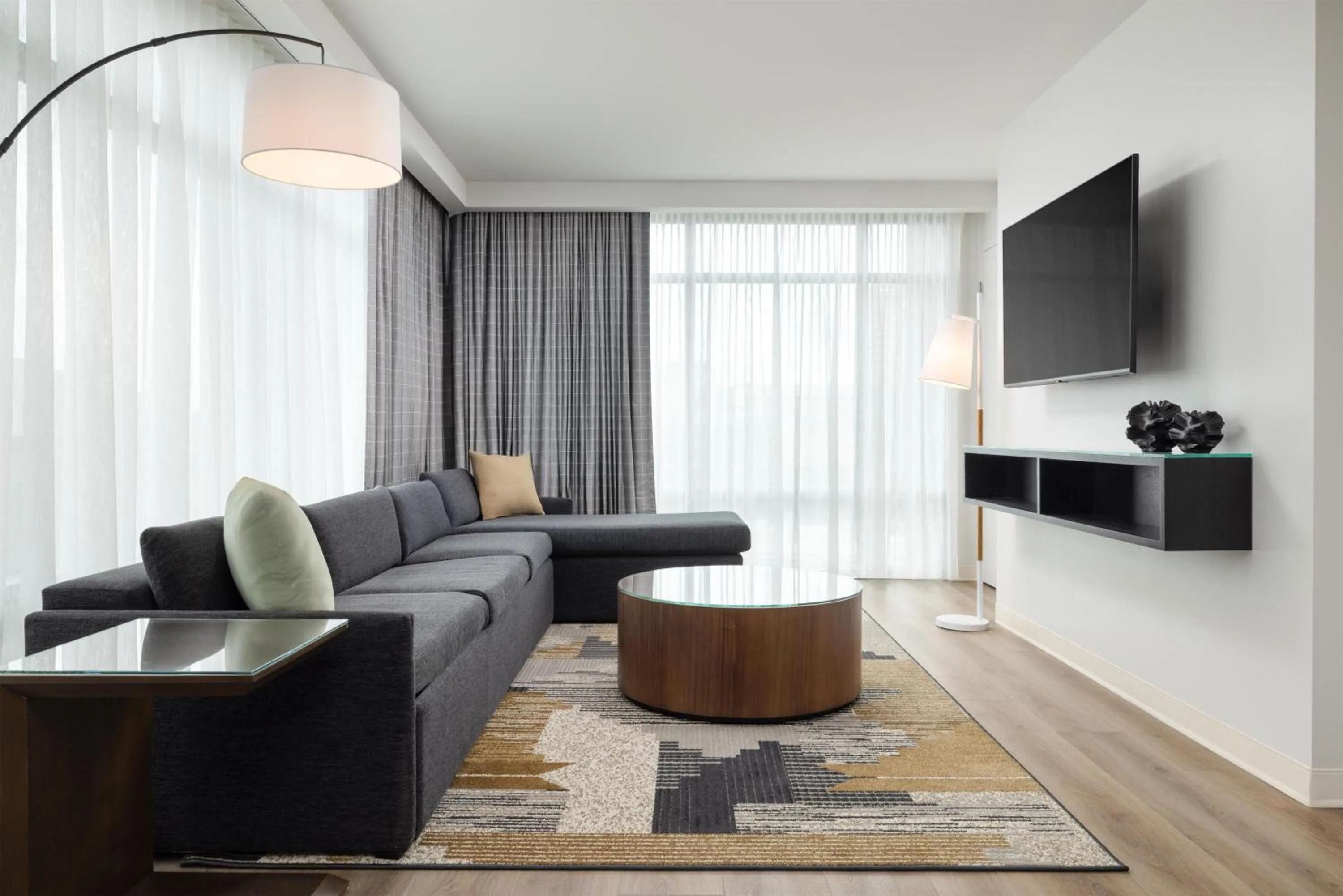 Living room in Embassy Suites By Hilton Chattanooga Downtown