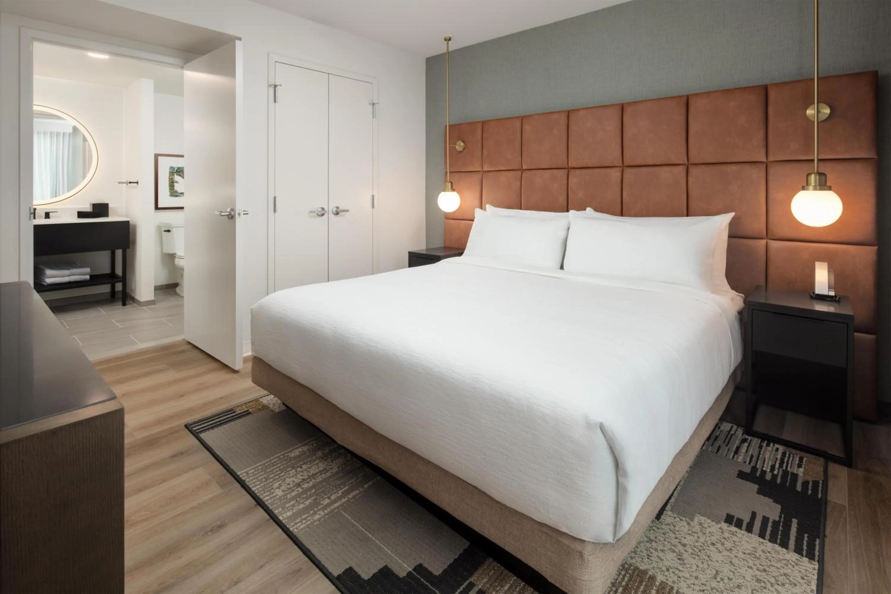 Bed in Embassy Suites By Hilton Chattanooga Downtown