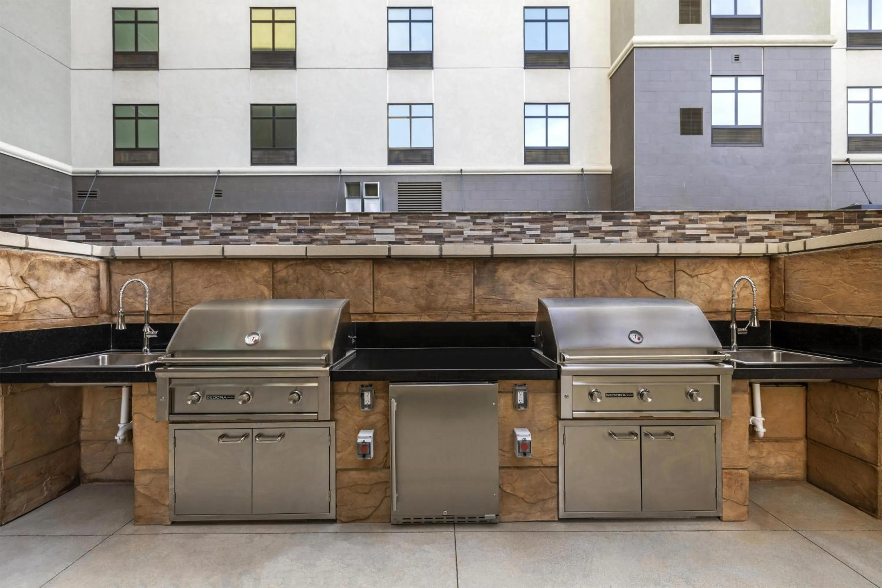 Dining area in Home2 Suites By Hilton Riverside Downtown