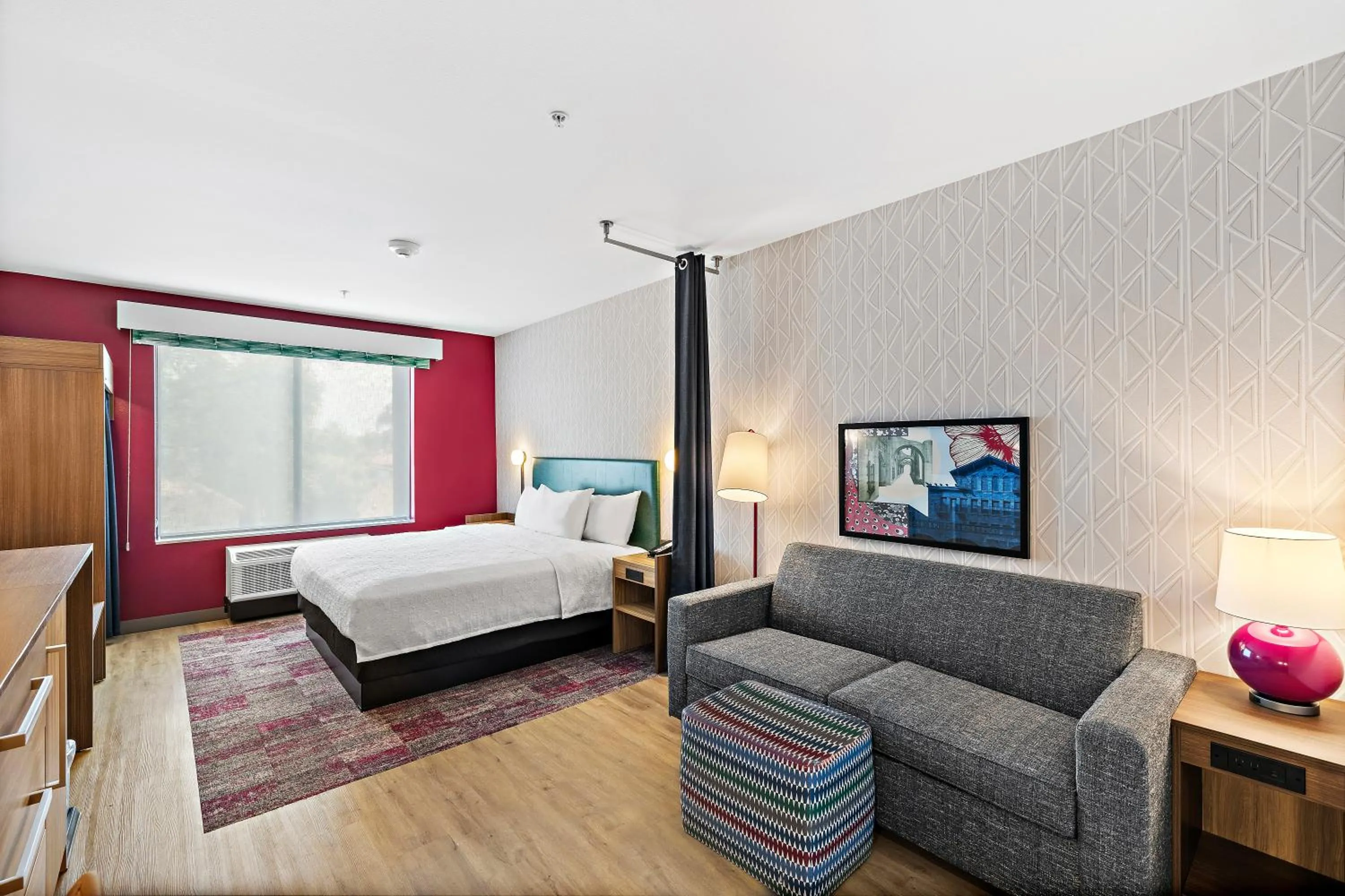 Bedroom, Bed in Home2 Suites By Hilton Riverside Downtown