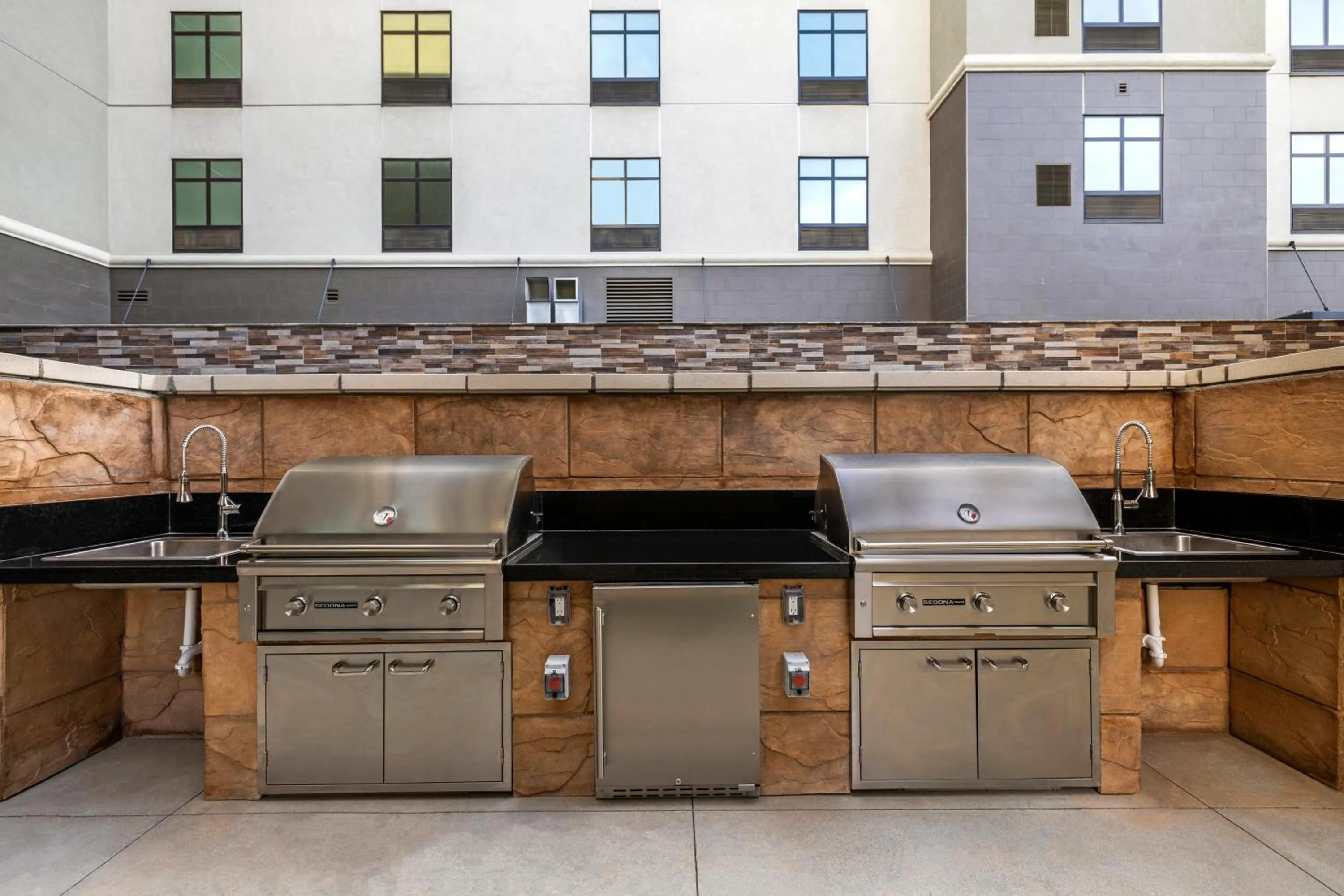 BBQ facilities in Home2 Suites By Hilton Riverside Downtown