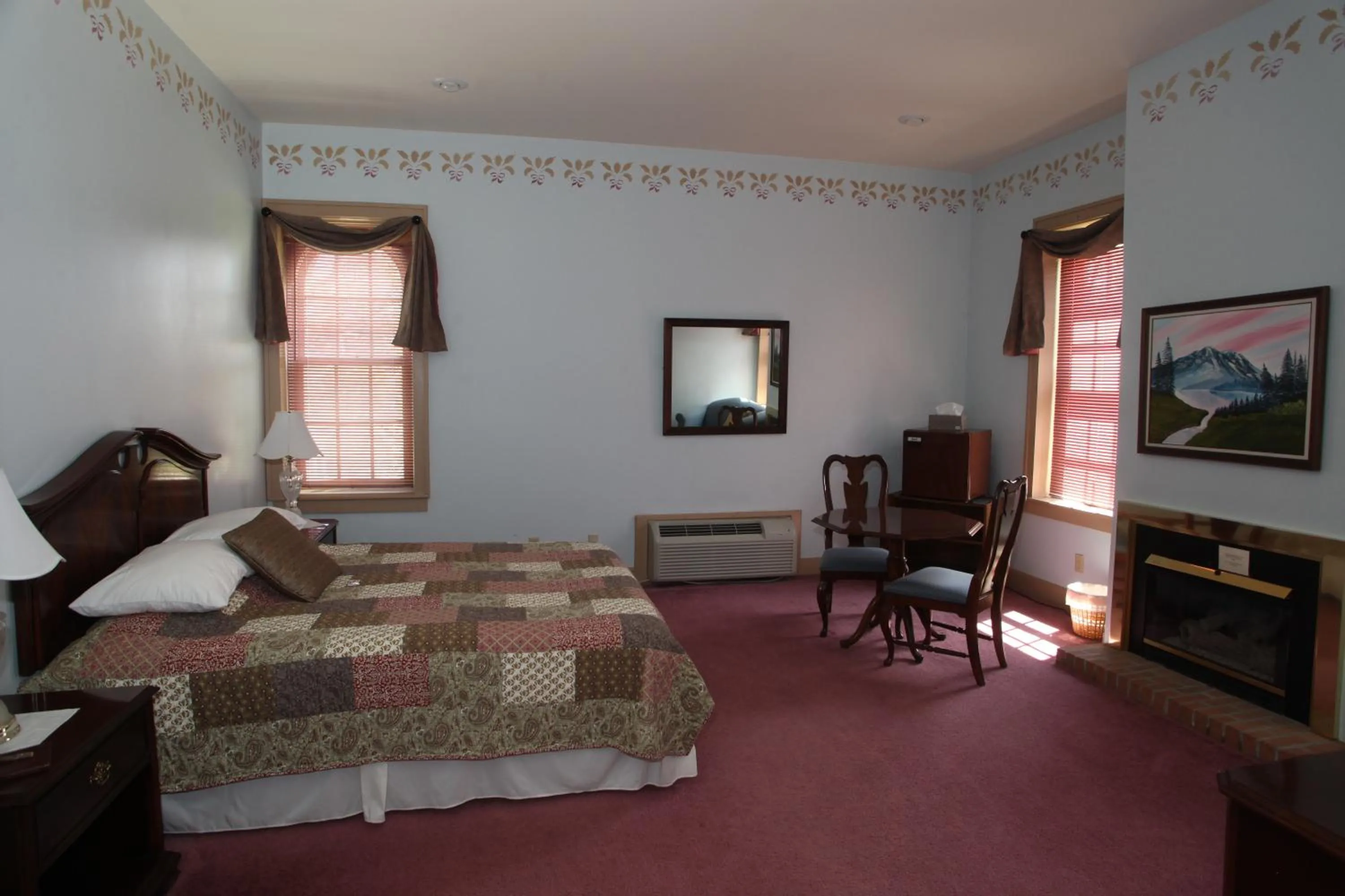Deluxe Queen Suite in Oak Valley Inn and Suites