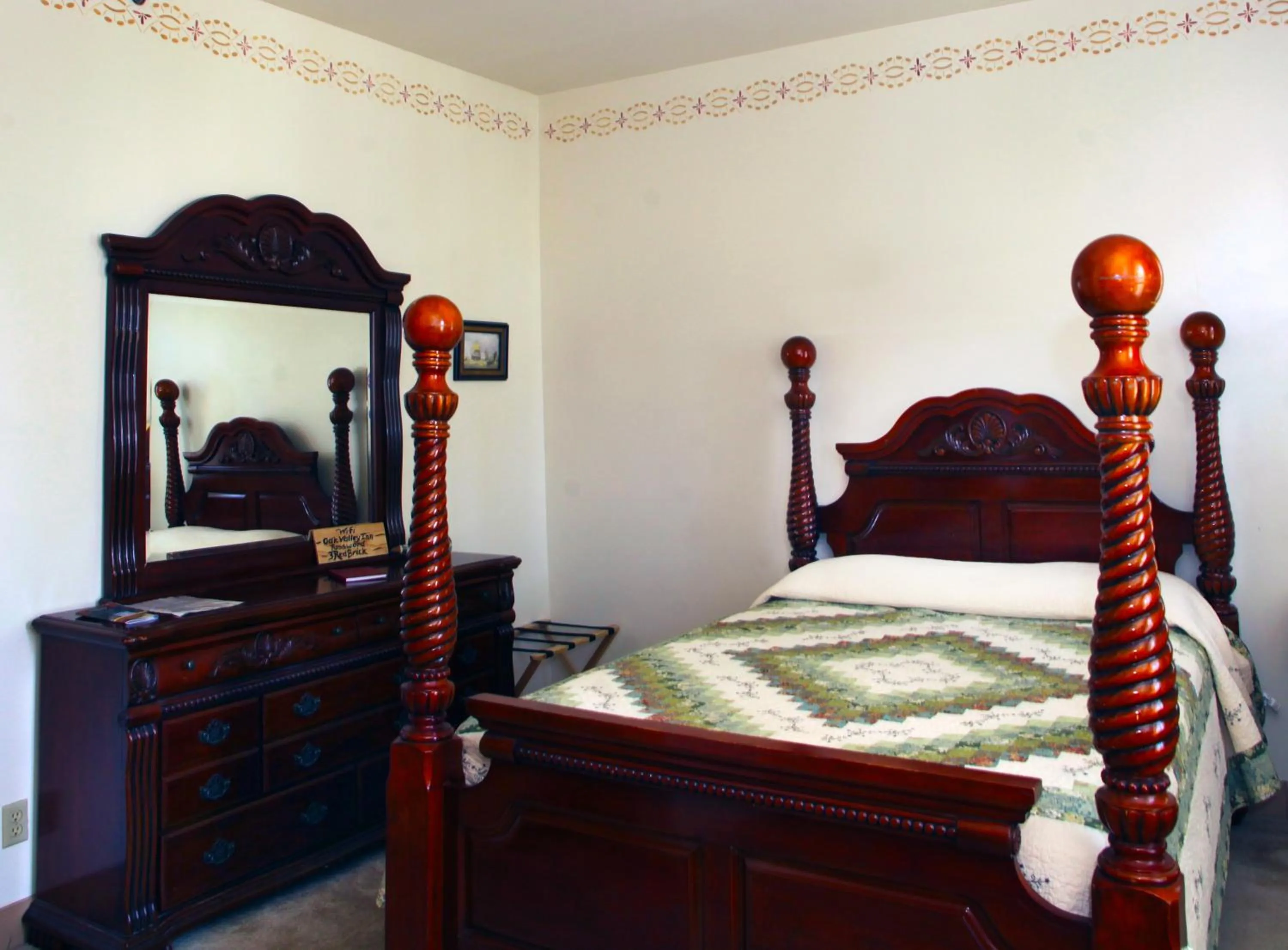 Double Room with Private Bathroom in Oak Valley Inn and Suites