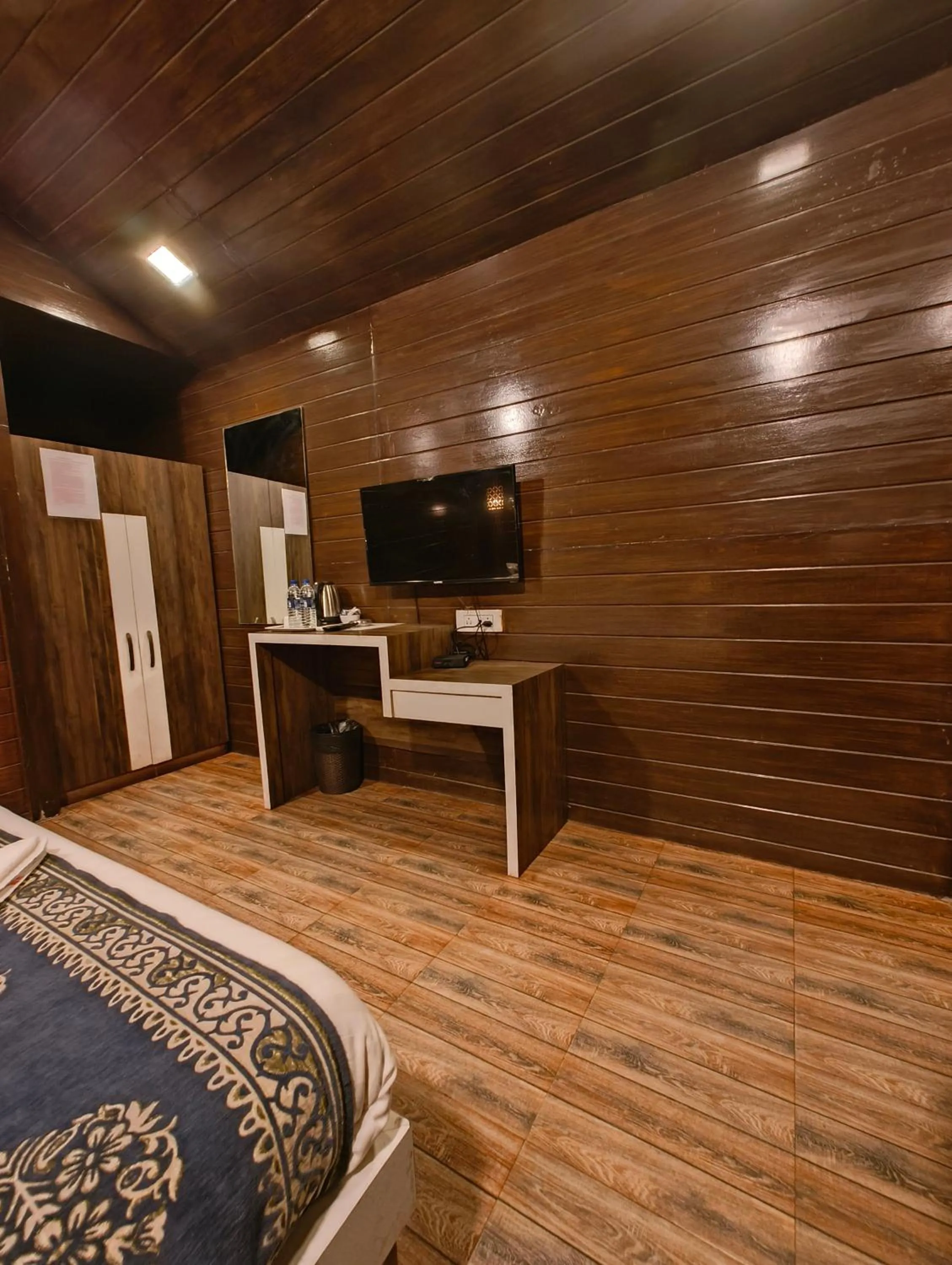 TV and multimedia in Wood house beach resort calangute