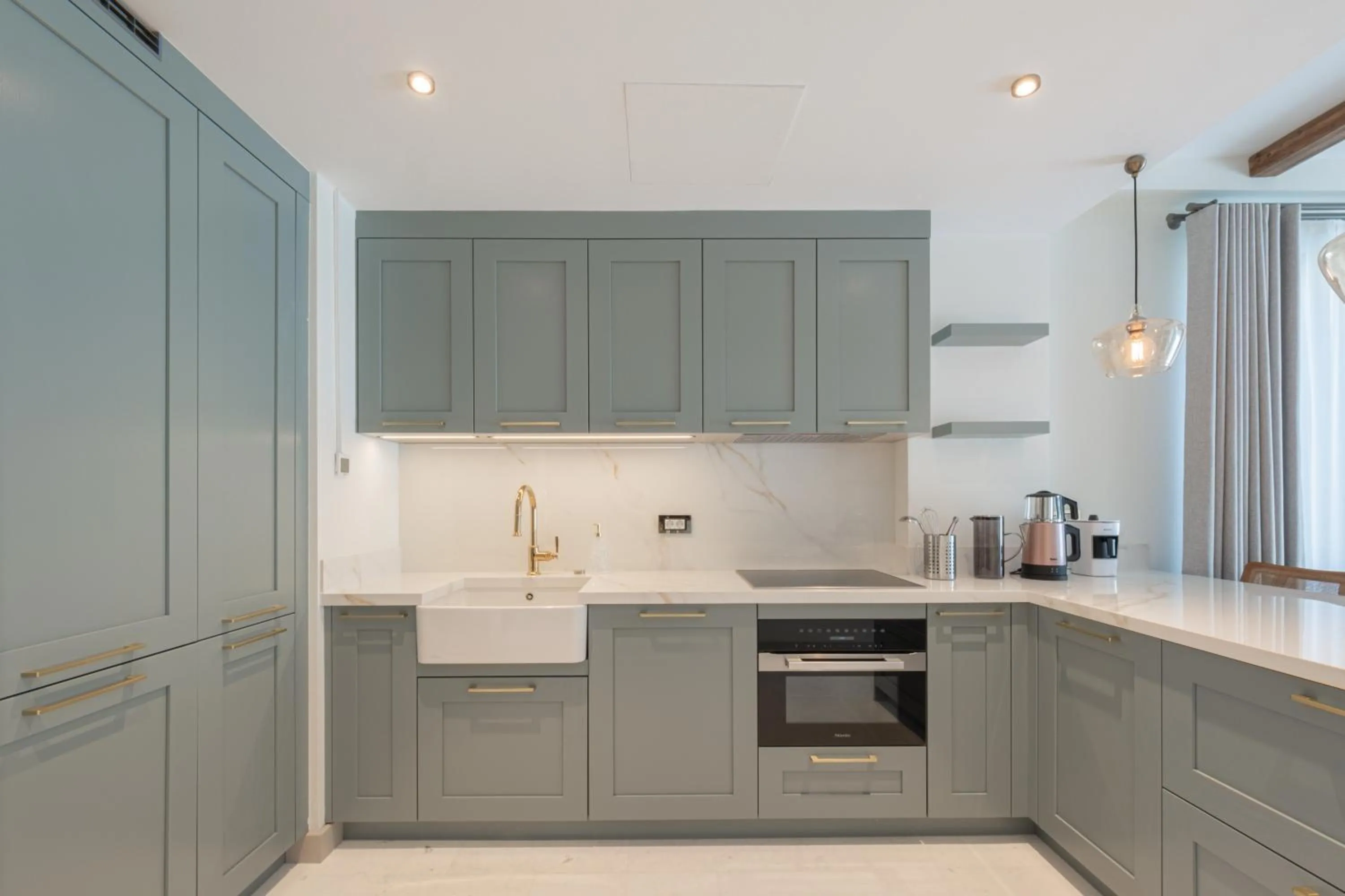 Coffee/tea facilities in Mimosa Mansions