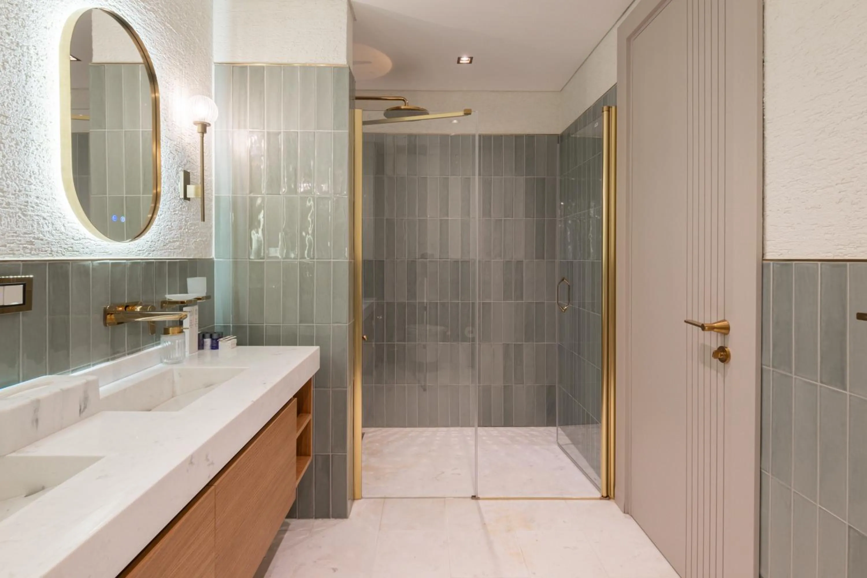 Shower in Mimosa Mansions