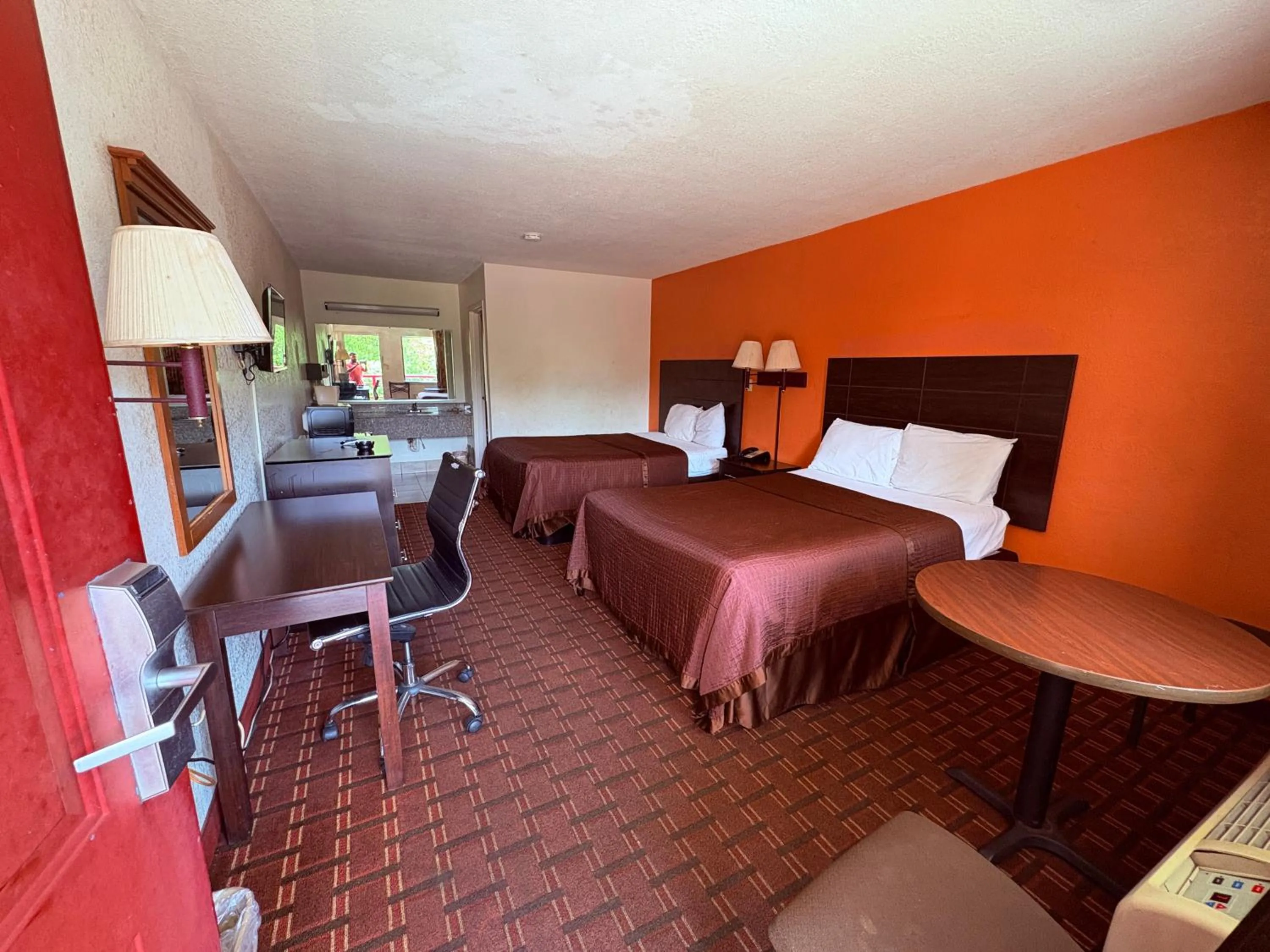 Shower, Bed in Royal Regency Inn