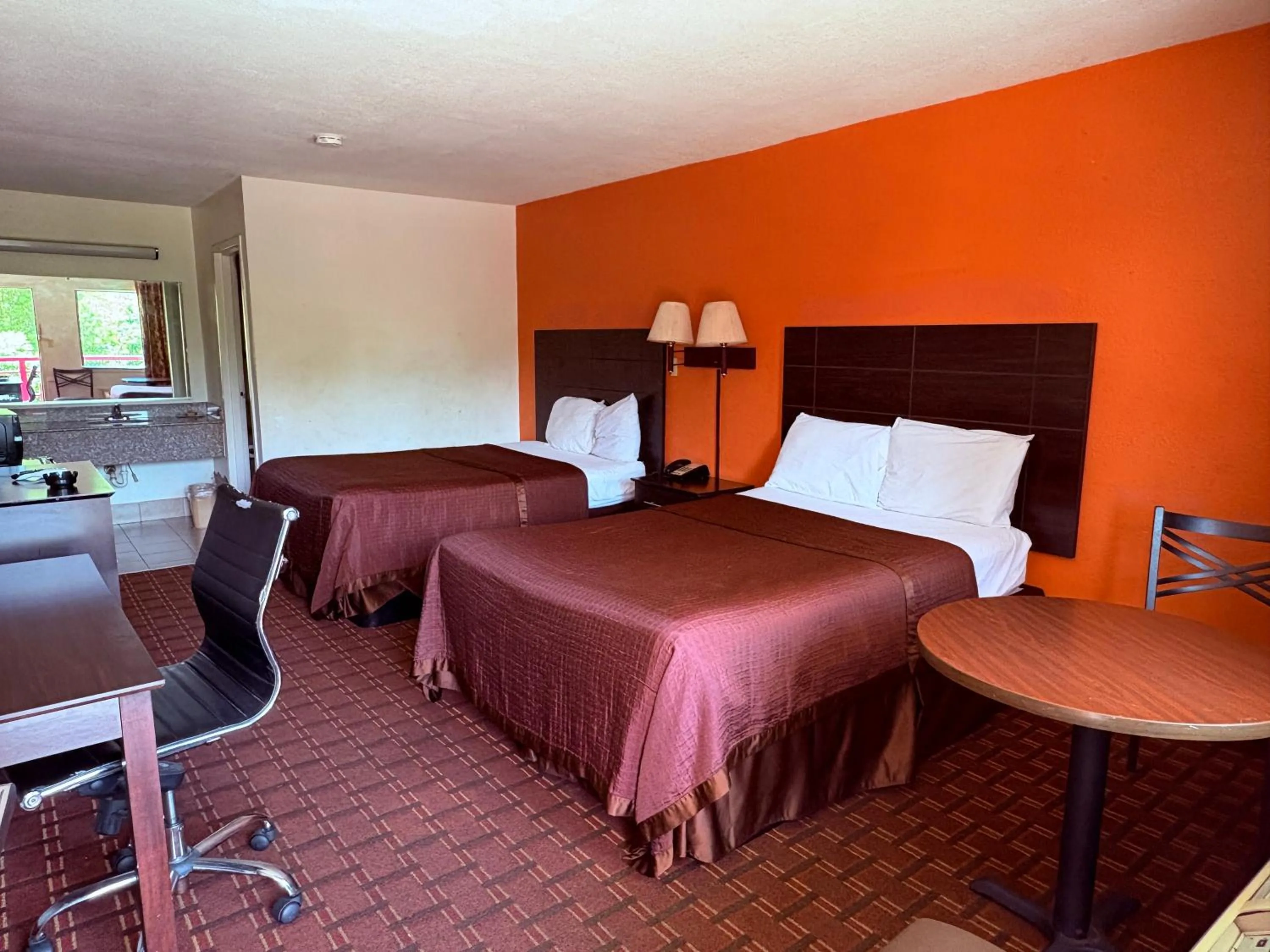 Shower, Bed in Royal Regency Inn