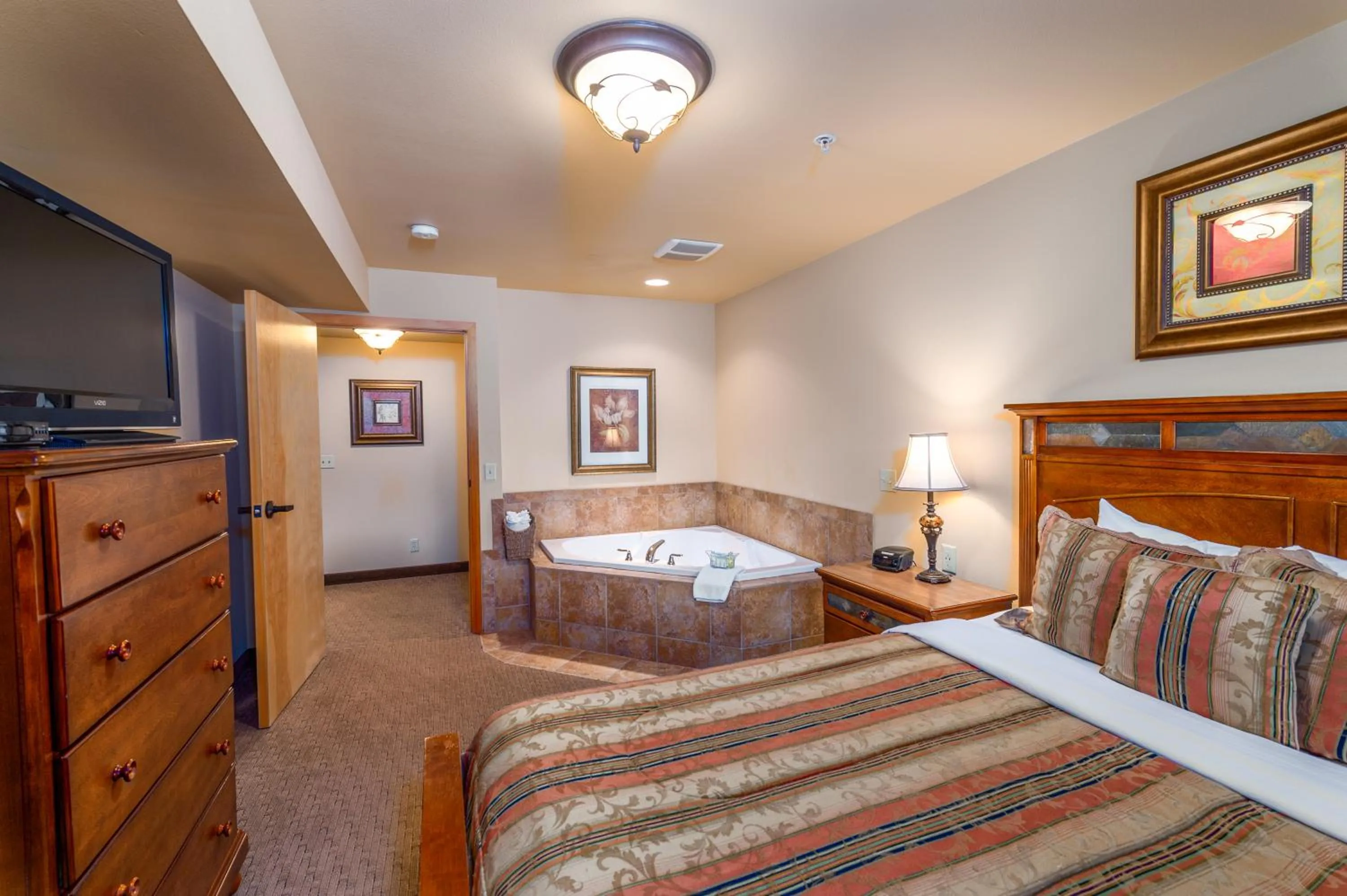 Bed in Icicle Village Resort