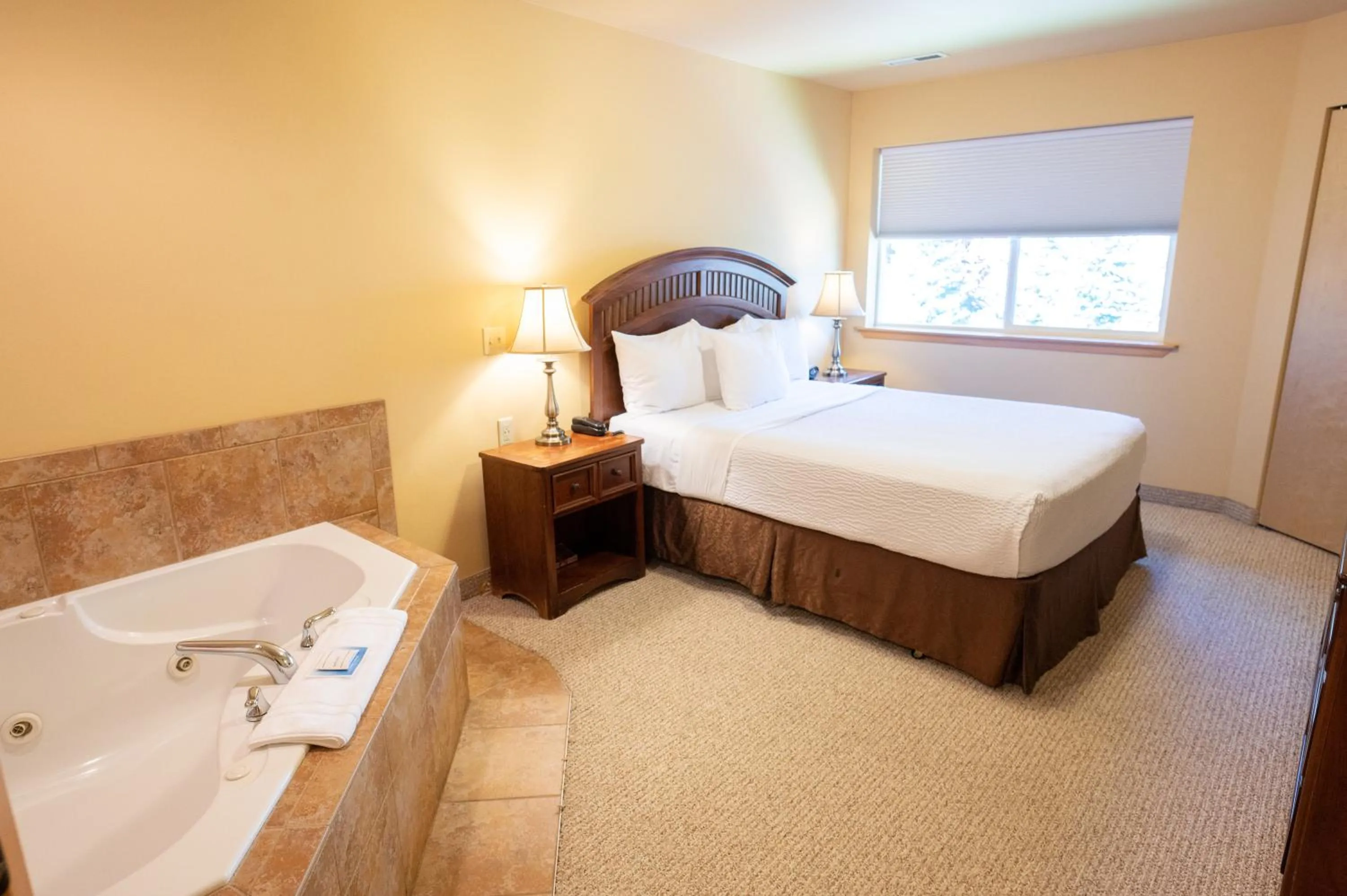 Bed in Icicle Village Resort